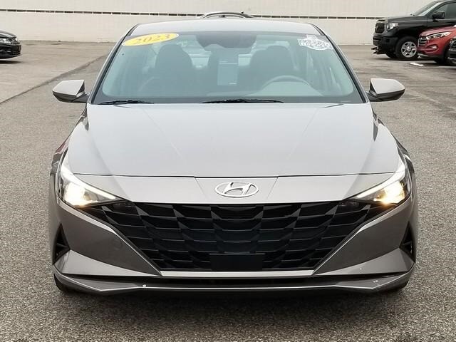 2023 Hyundai Elantra SEL photo 2