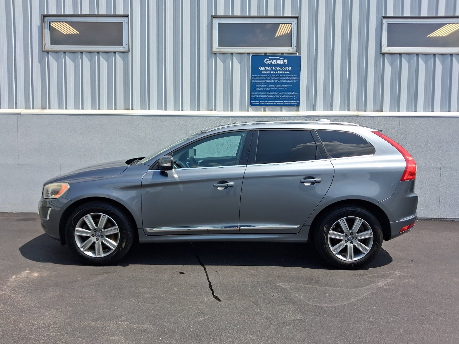 Used 2017 Volvo XC60 T5 Inscription with VIN YV440MRU8H2025532 for sale in Rochester, NY