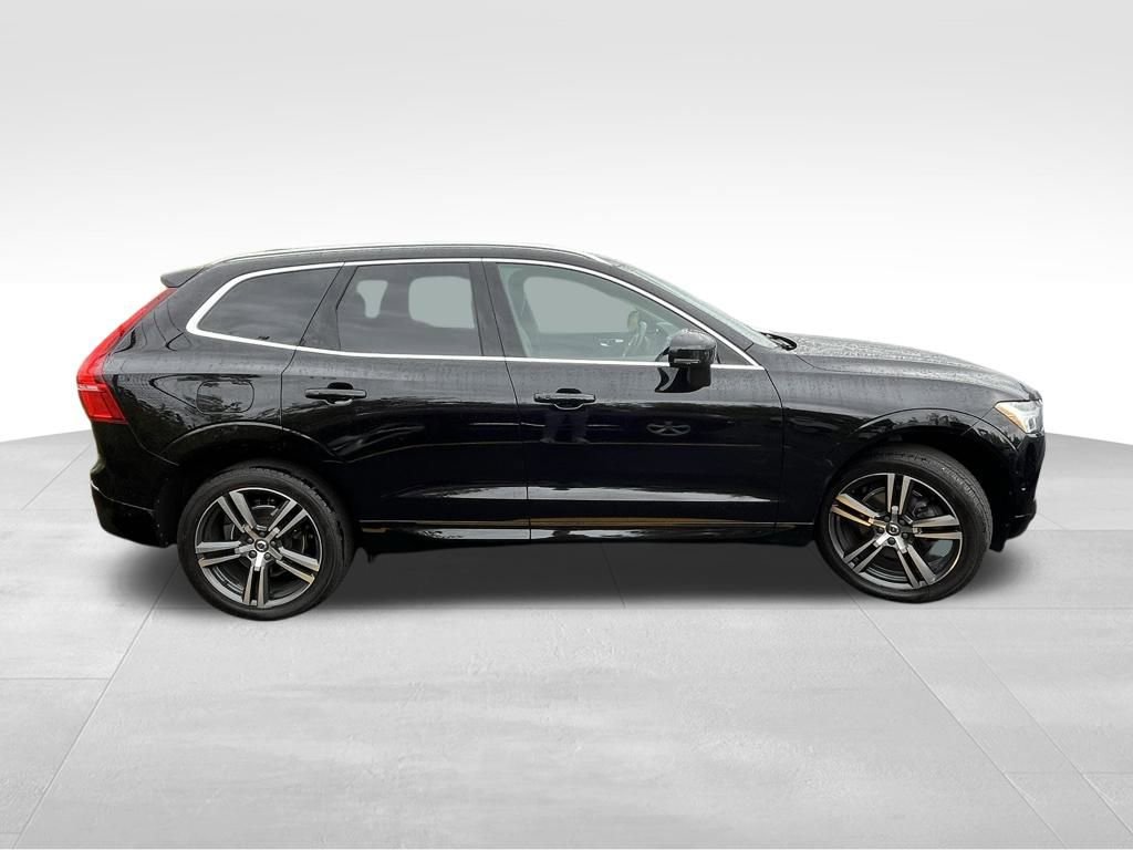 2019 Volvo XC60 T5 Momentum photo 4