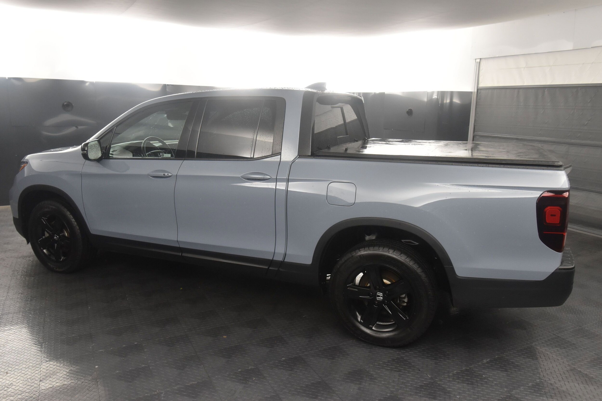 2023 Honda Ridgeline Black Edition photo 2