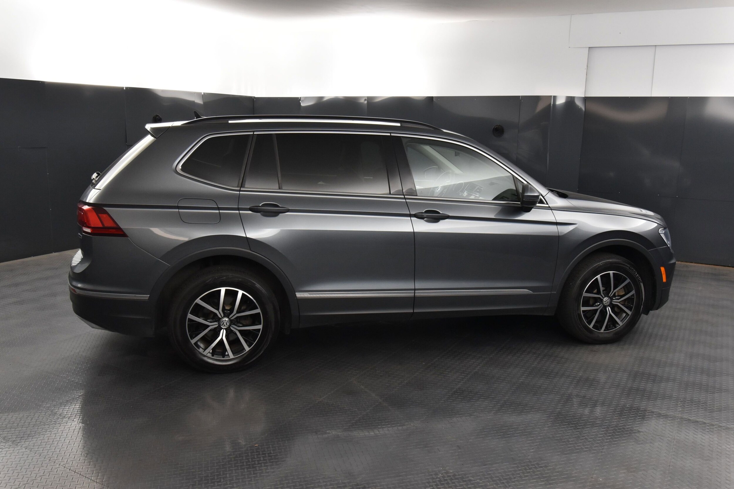2021 Volkswagen Tiguan SE photo 3