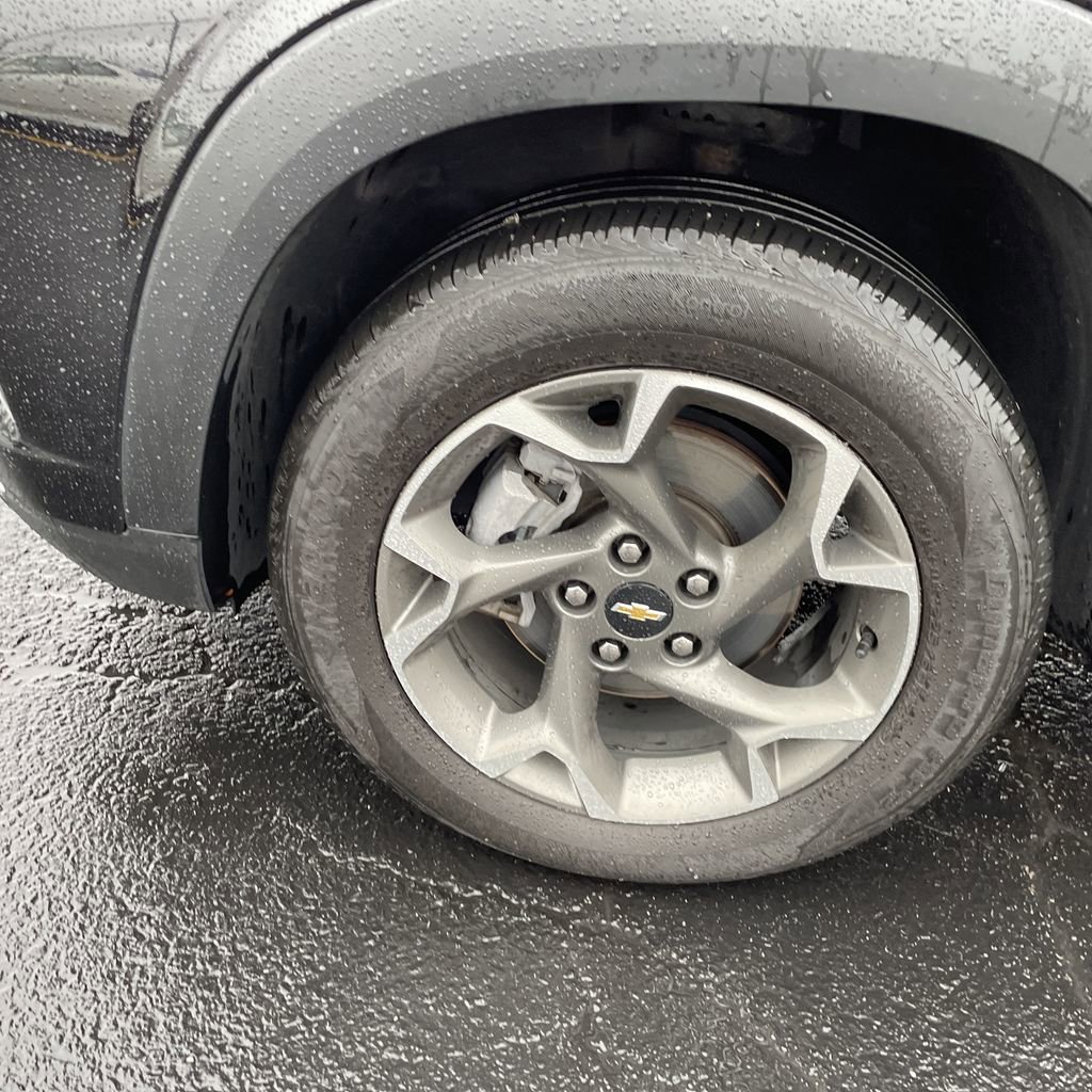 2024 Chevrolet Trax LT photo 4