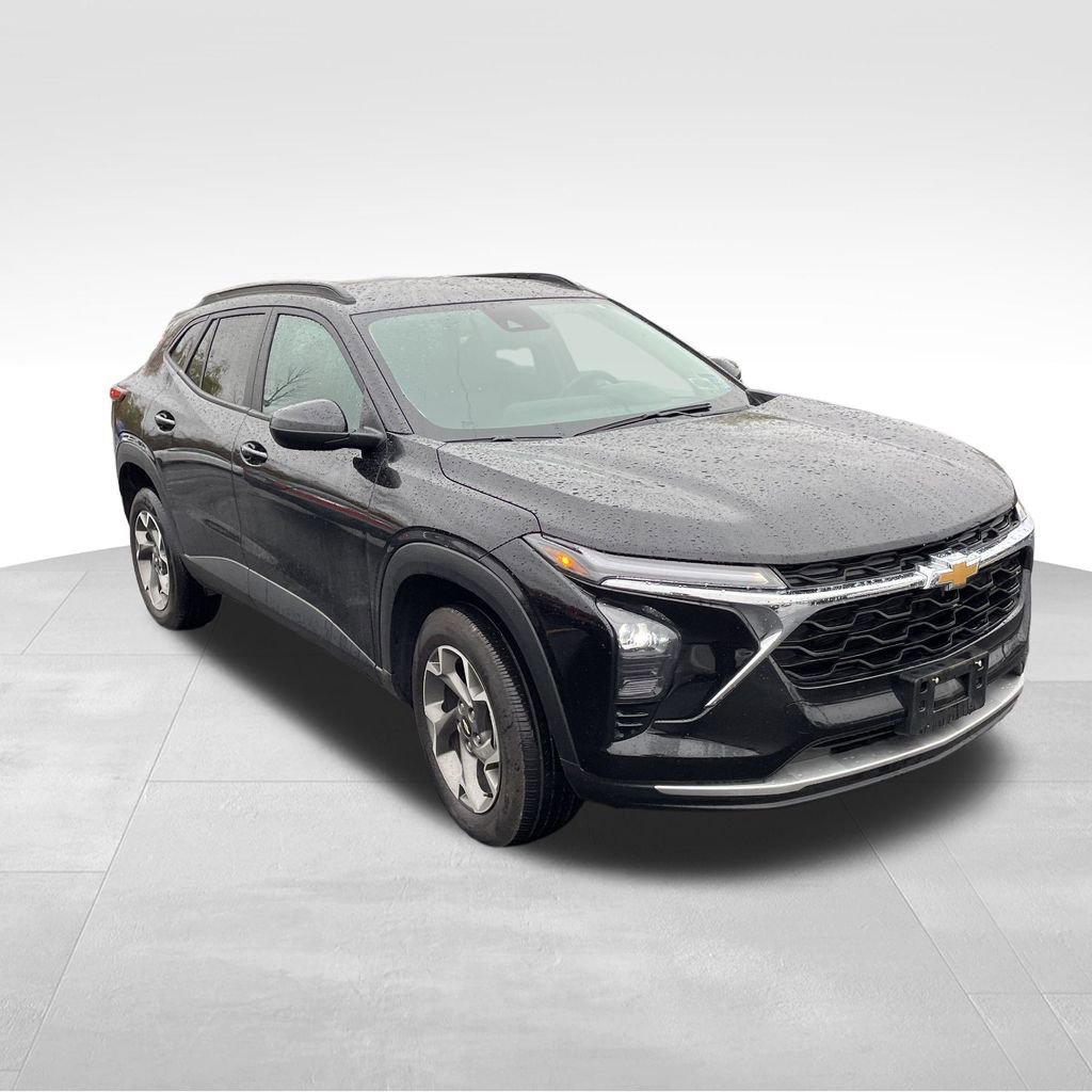 2024 Chevrolet Trax LT photo 3