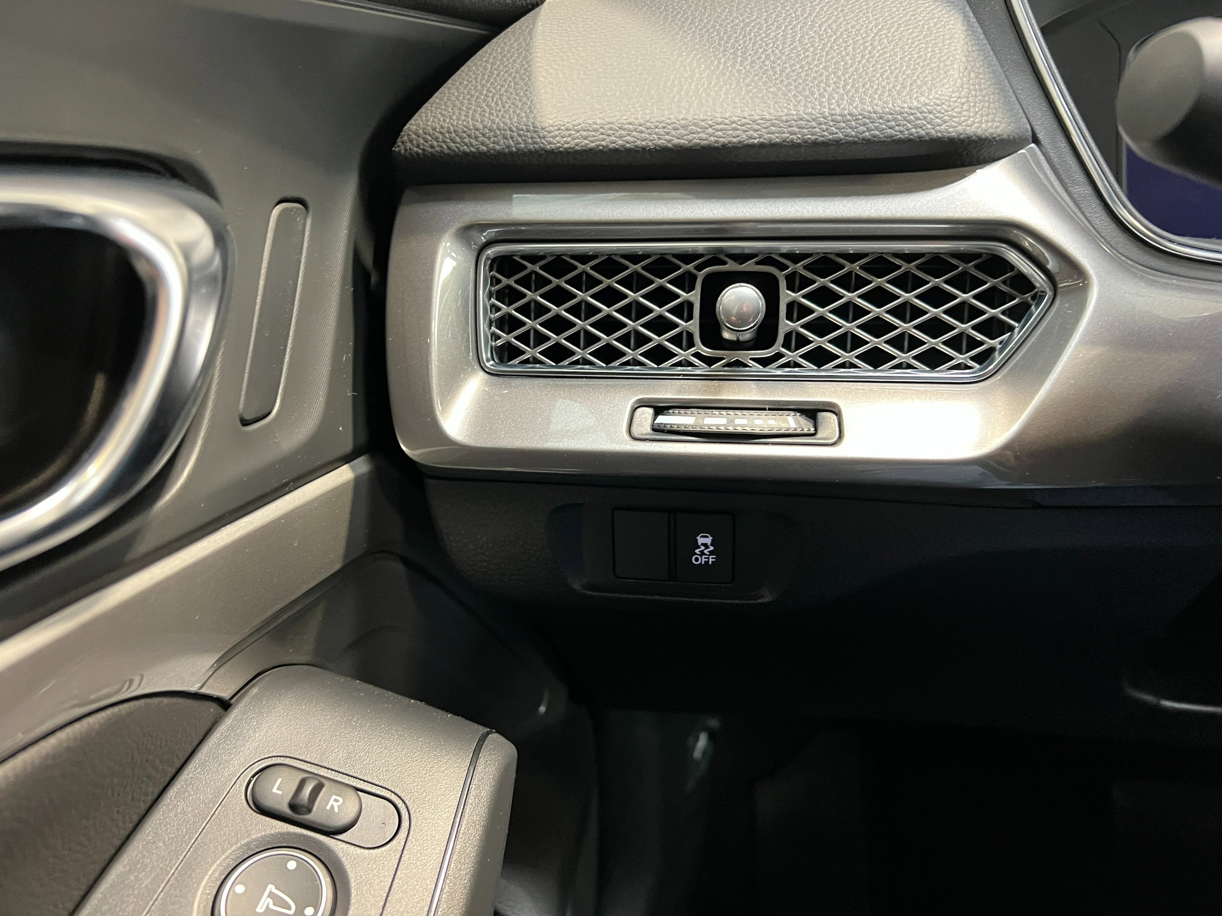 2025 Acura Integra Base - Photo 18