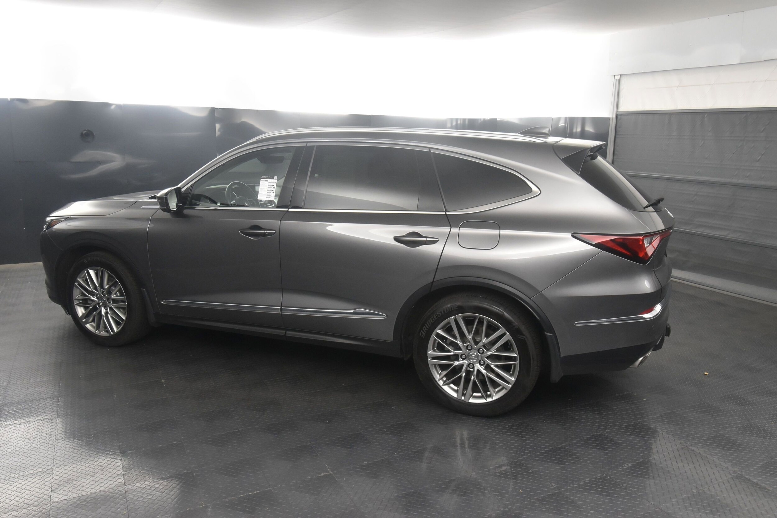 2023 Acura MDX SH-AWD Advance photo 2