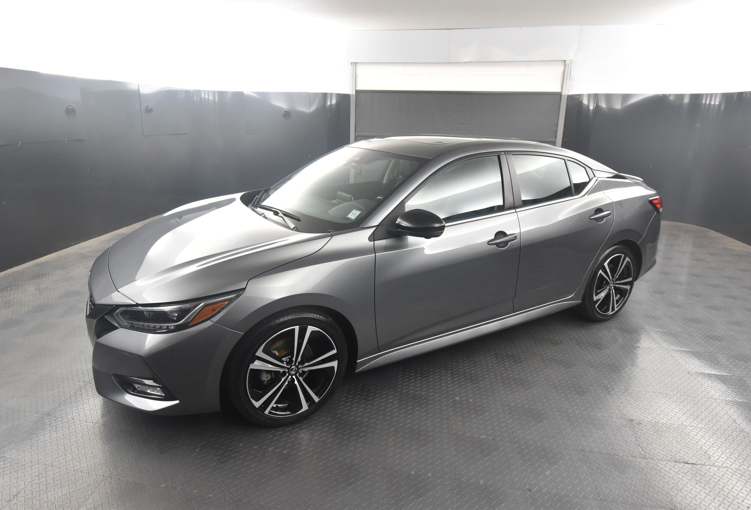 2023 Nissan Sentra SR photo 2