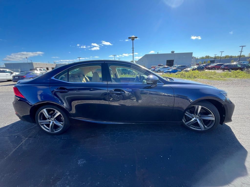 2017 Lexus IS 300 photo 4