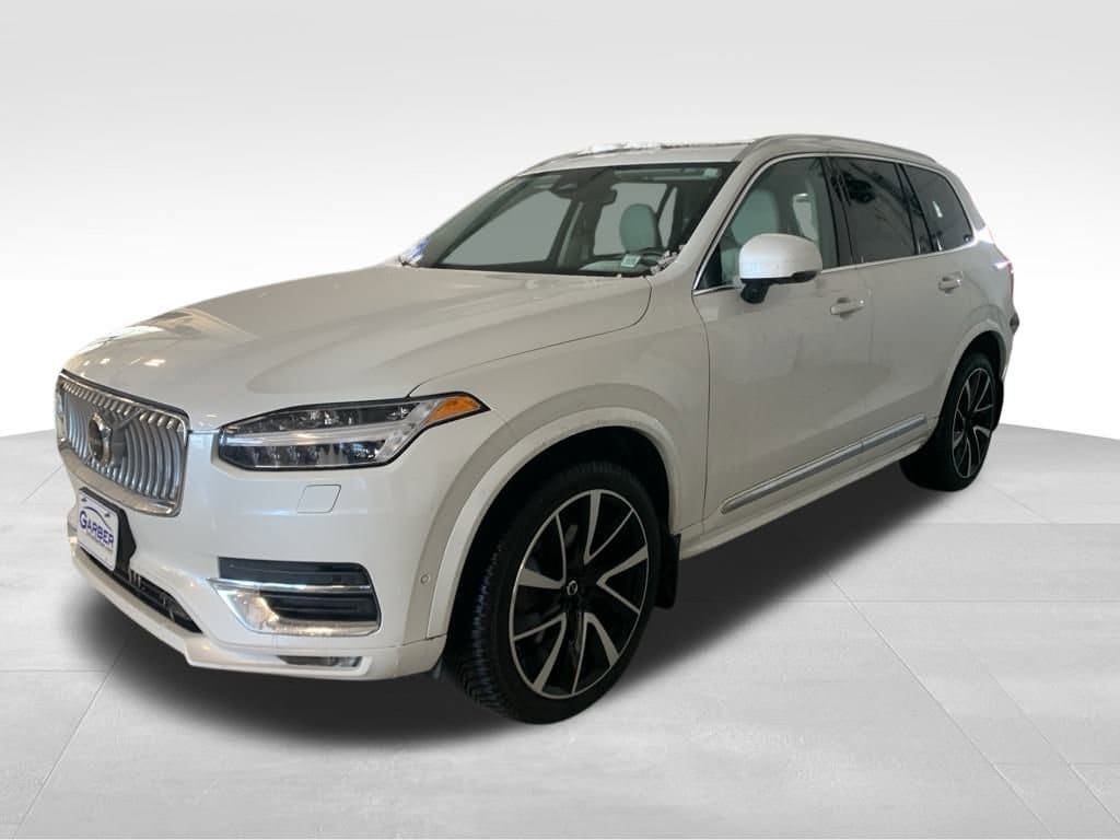 2023 Volvo XC90 Plus's photo