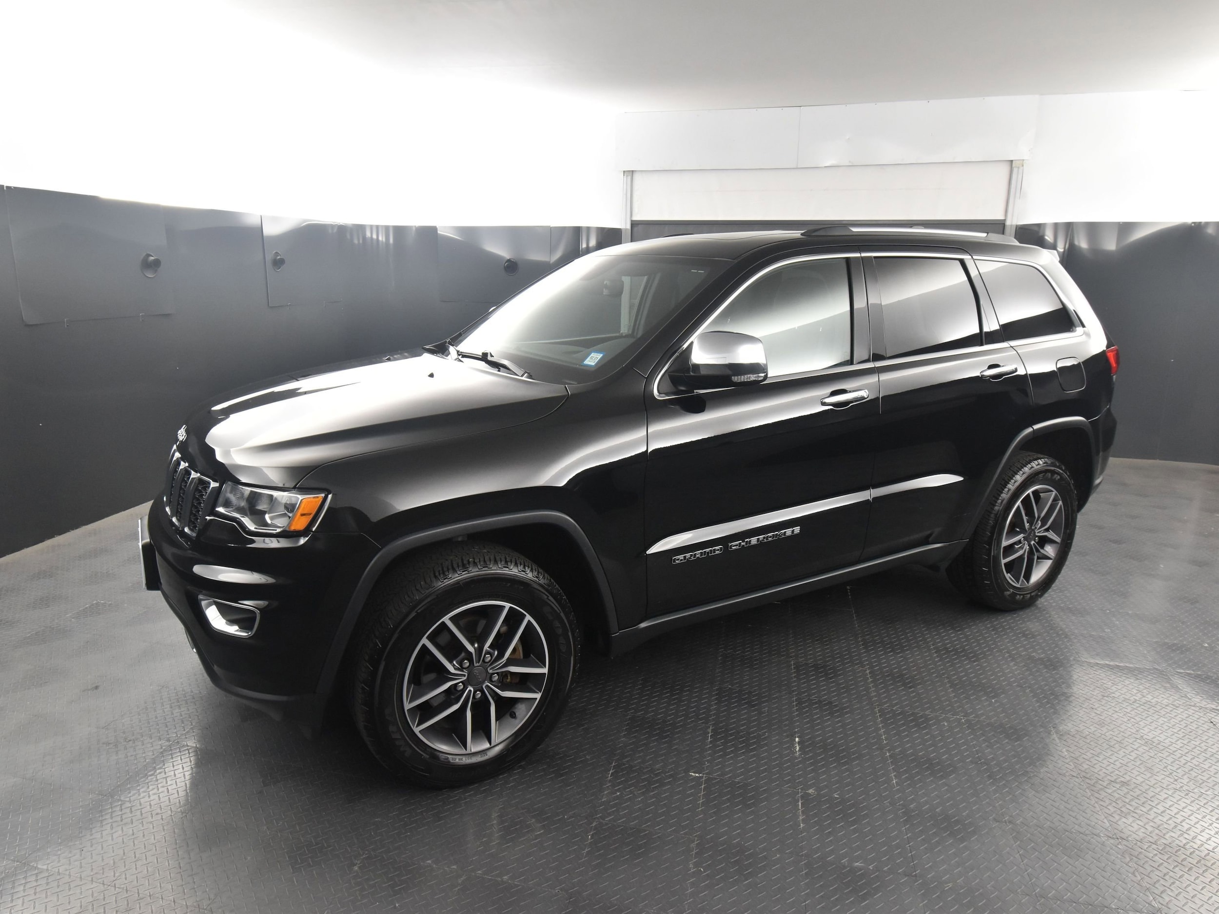 Used 2019 Jeep Grand Cherokee Limited with VIN 1C4RJFBG8KC642212 for sale in Rochester, NY