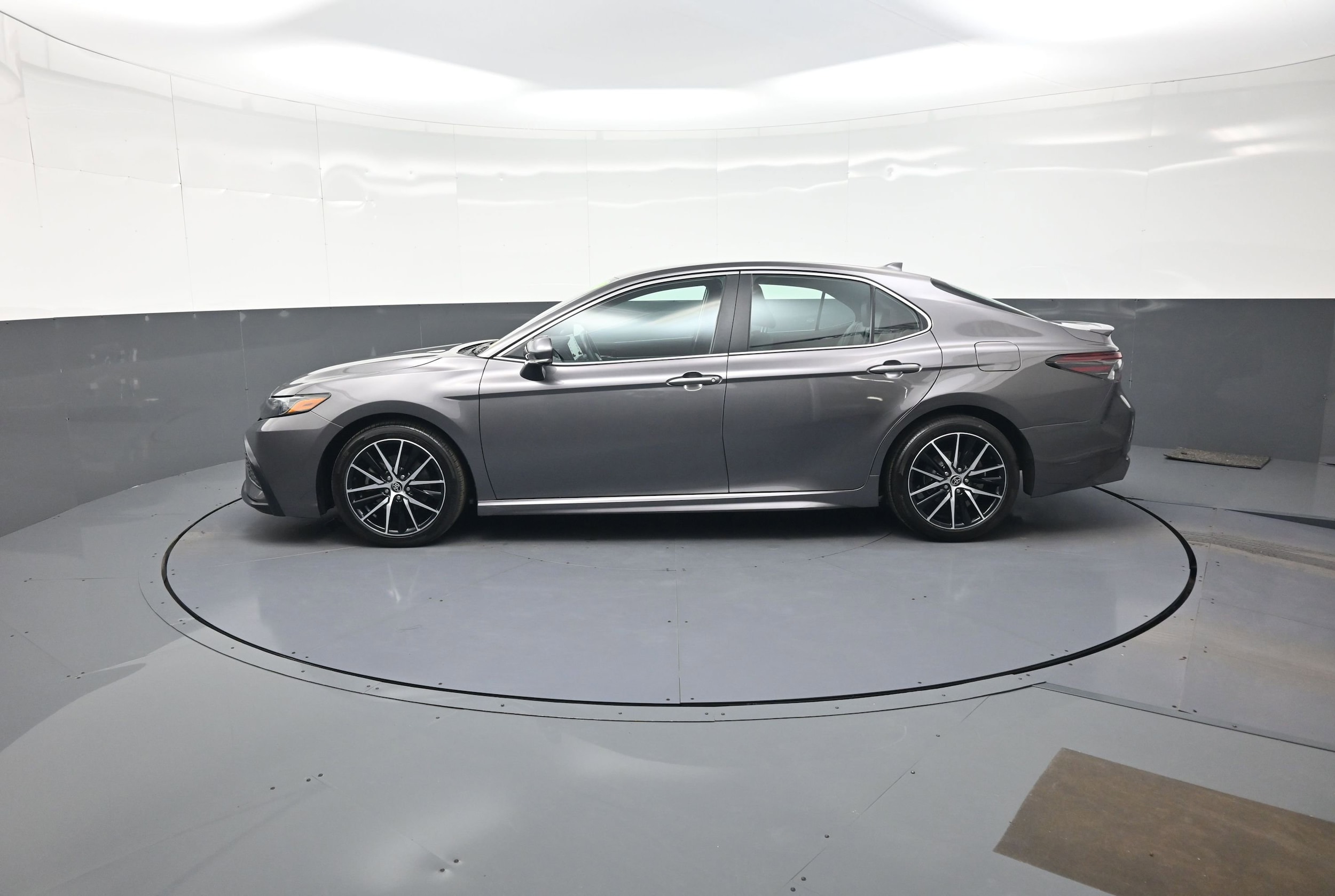 2023 Toyota Camry SE - Photo 6