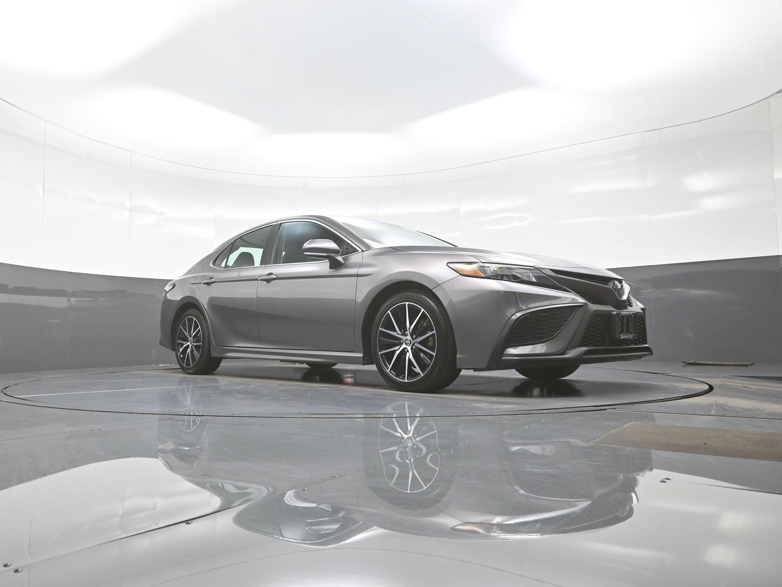 2023 Toyota Camry SE - Photo 9