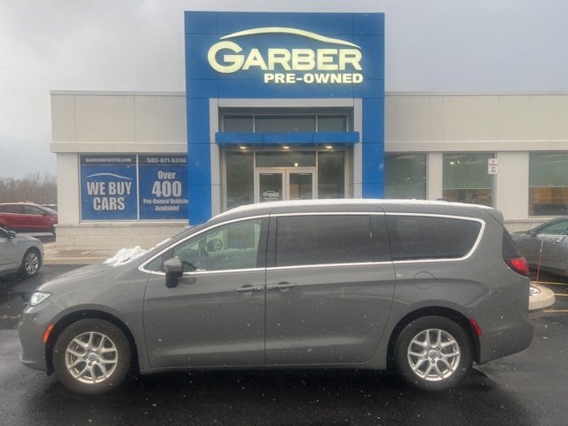 2023 Chrysler Pacifica Touring L's photo