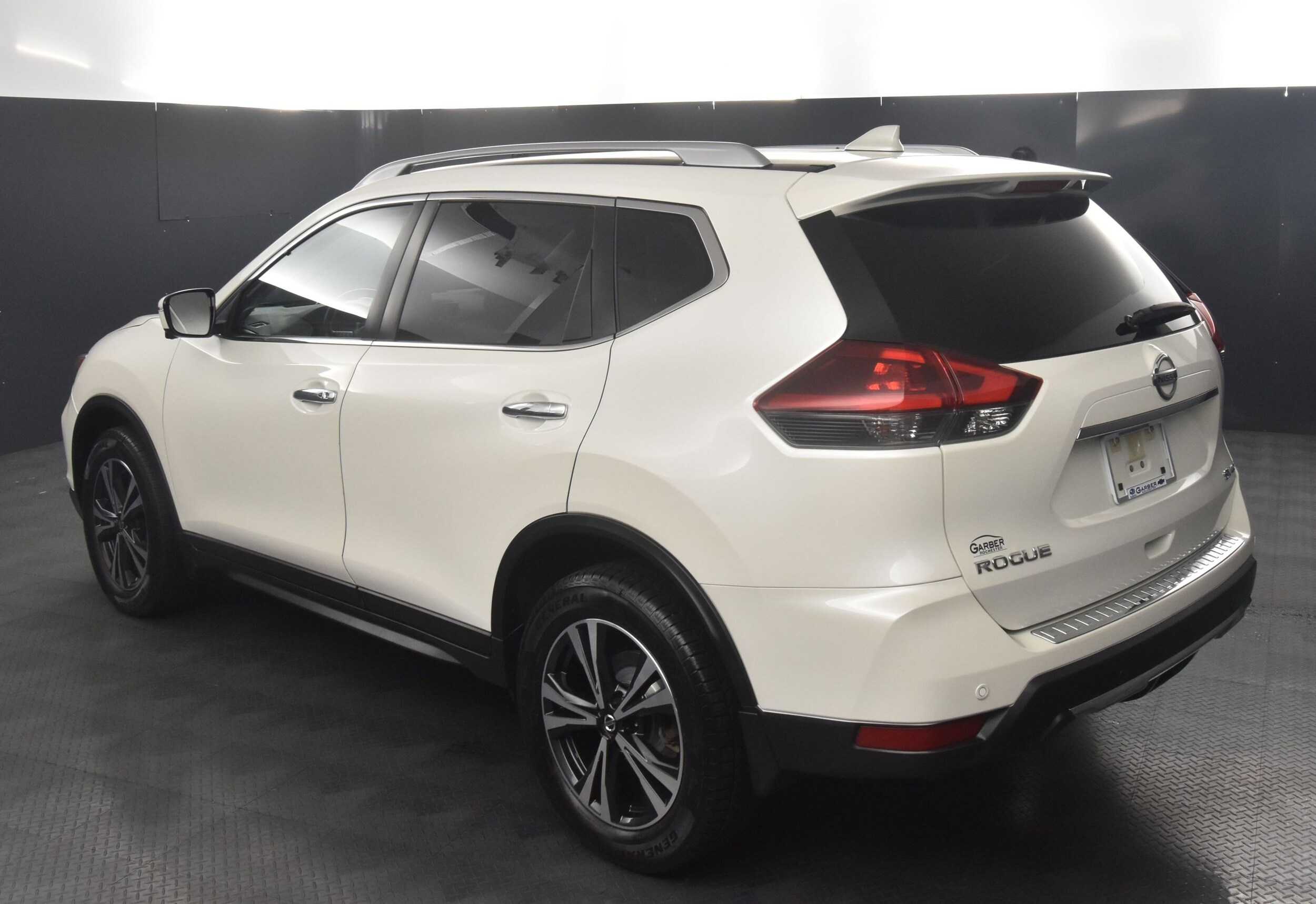 2020 Nissan Rogue SV photo 3