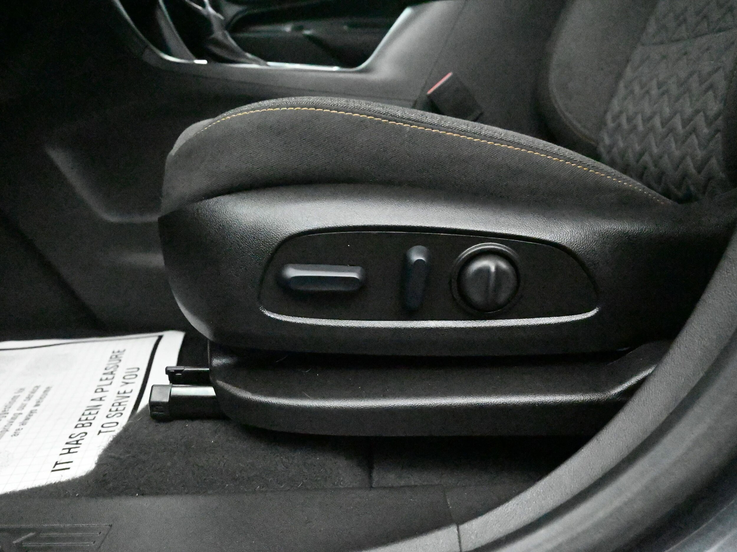 2023 Chevrolet Equinox LT - Photo 25