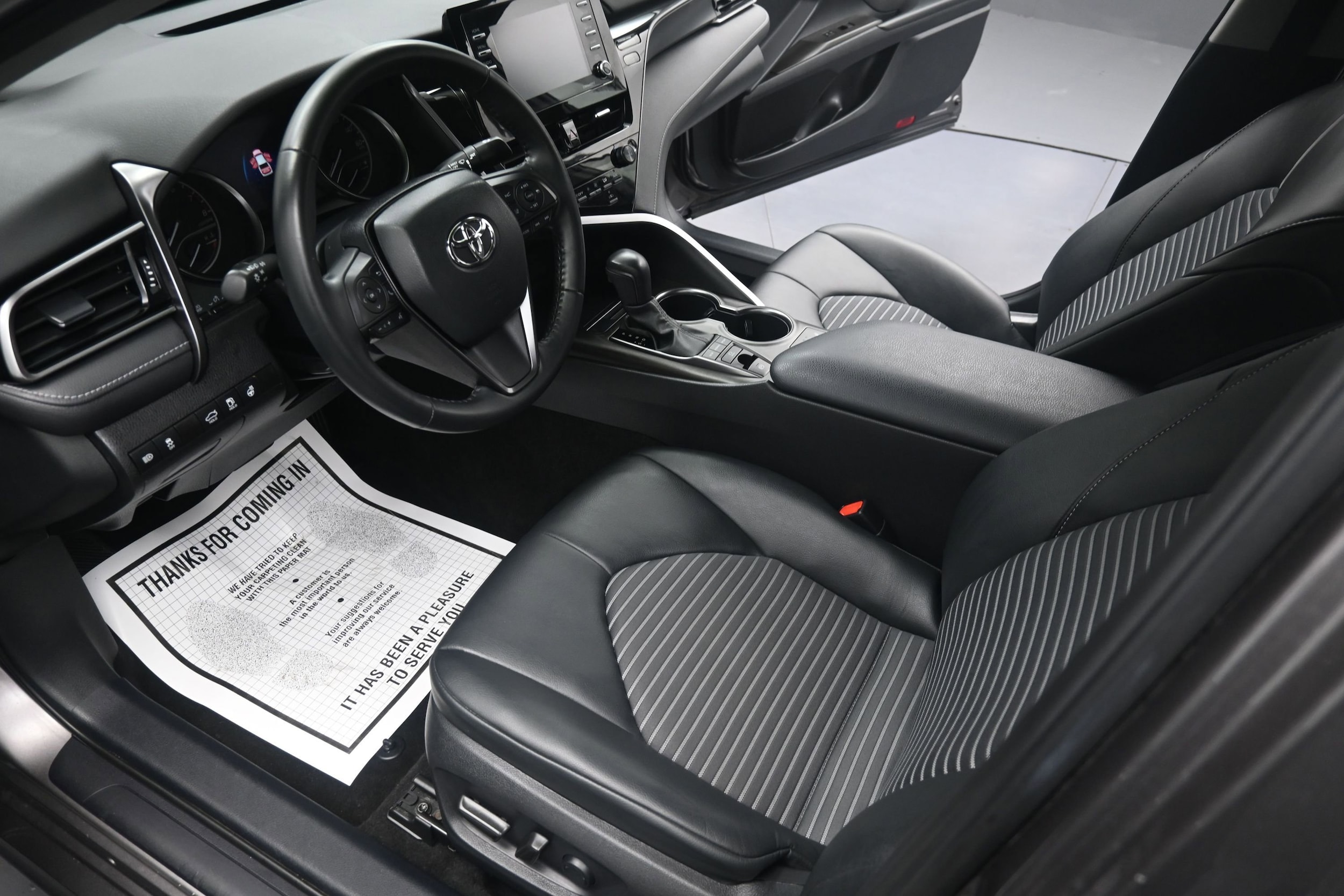 2023 Toyota Camry SE - Photo 19