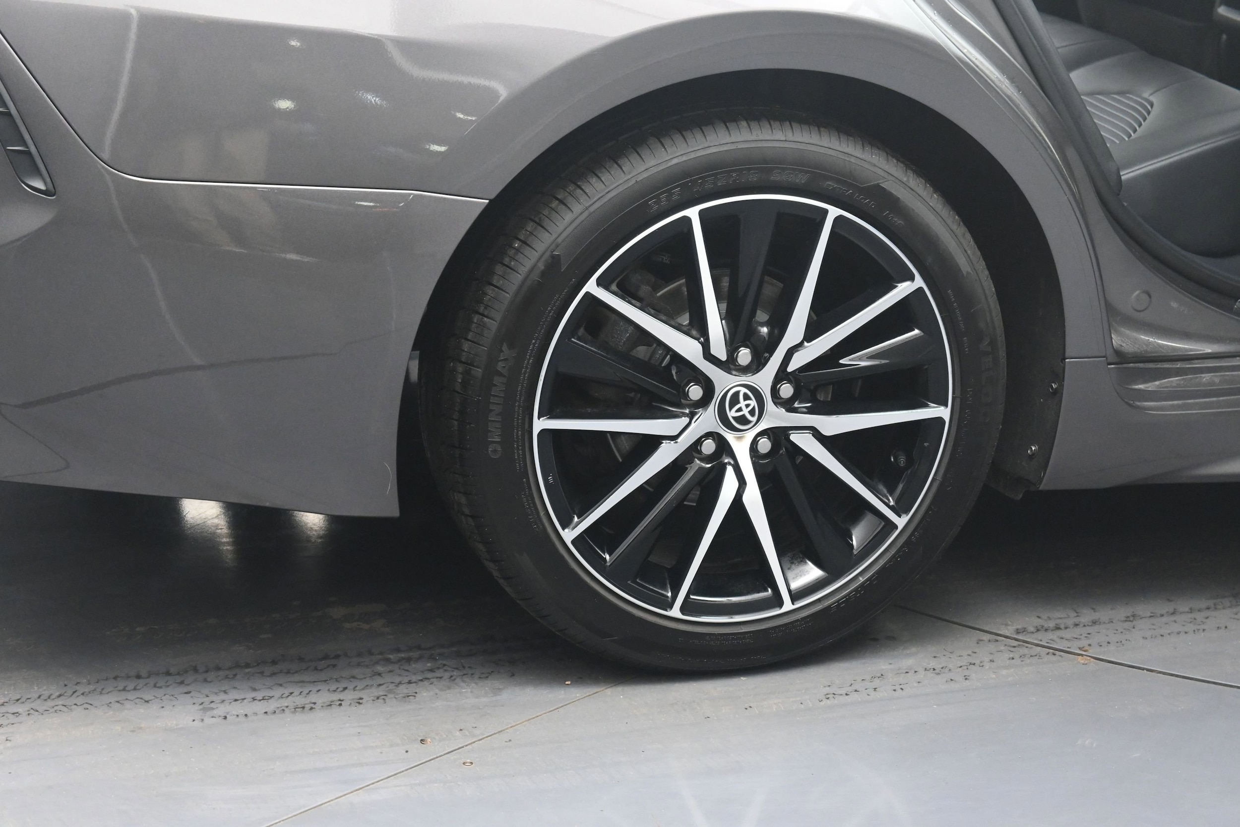 2023 Toyota Camry SE - Photo 12