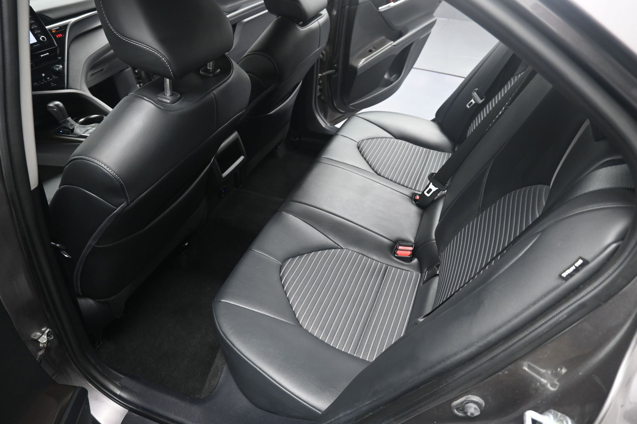 2023 Toyota Camry SE - Photo 30