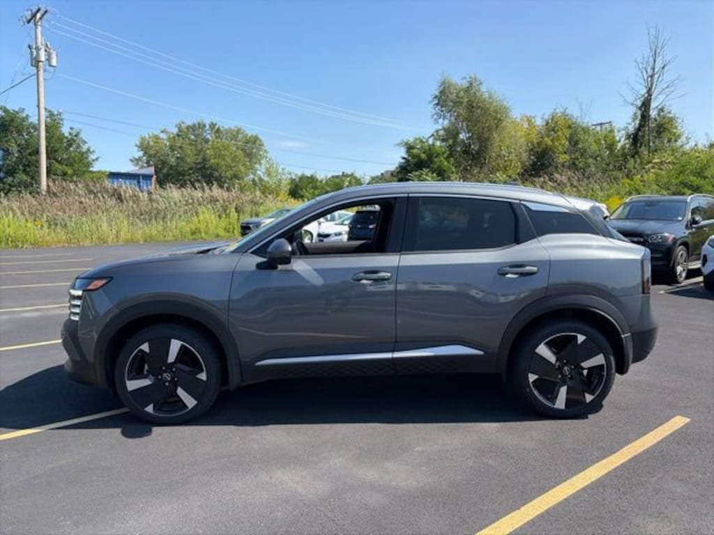Used 2025 Nissan Kicks SR SUV
