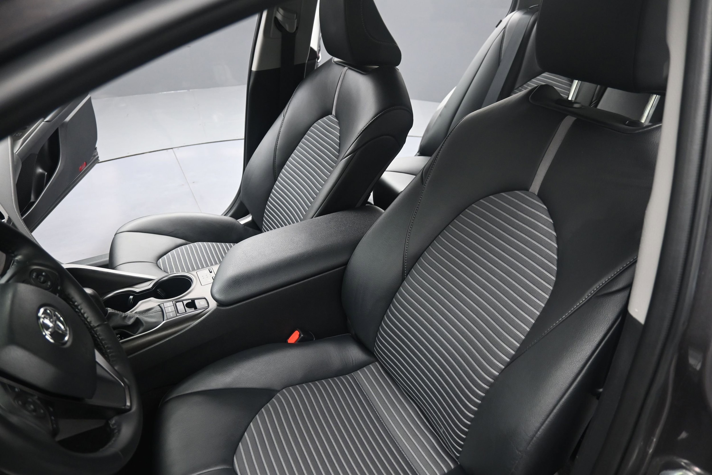 2023 Toyota Camry SE - Photo 18