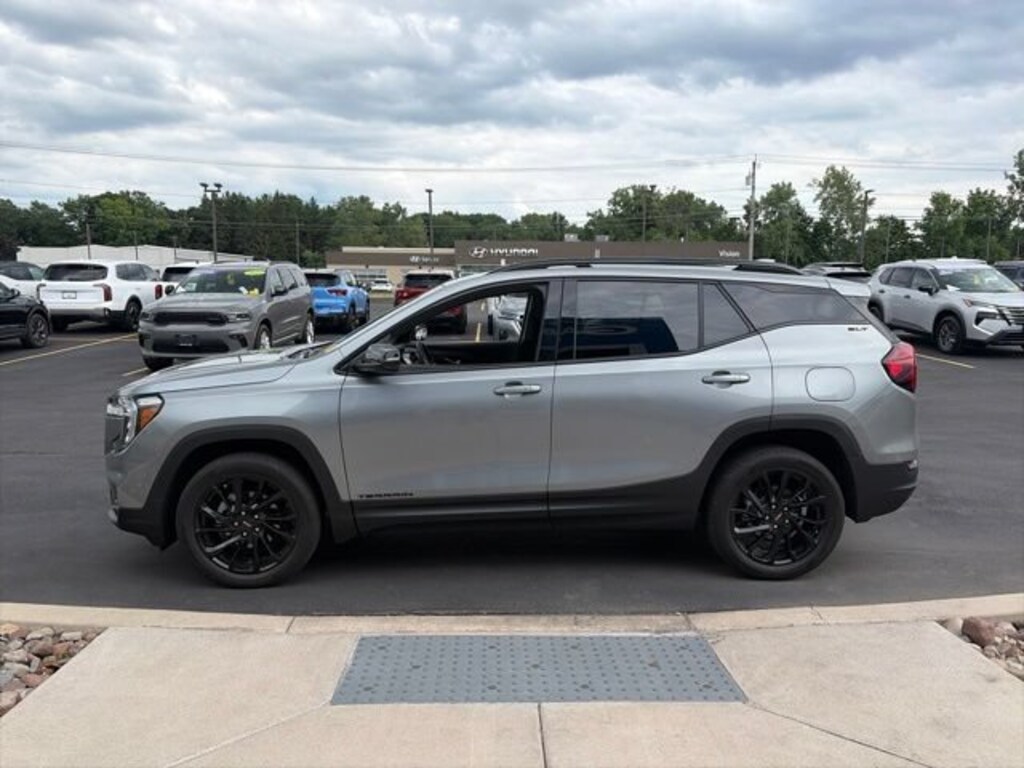 Used 2024 GMC Terrain SLT SUV