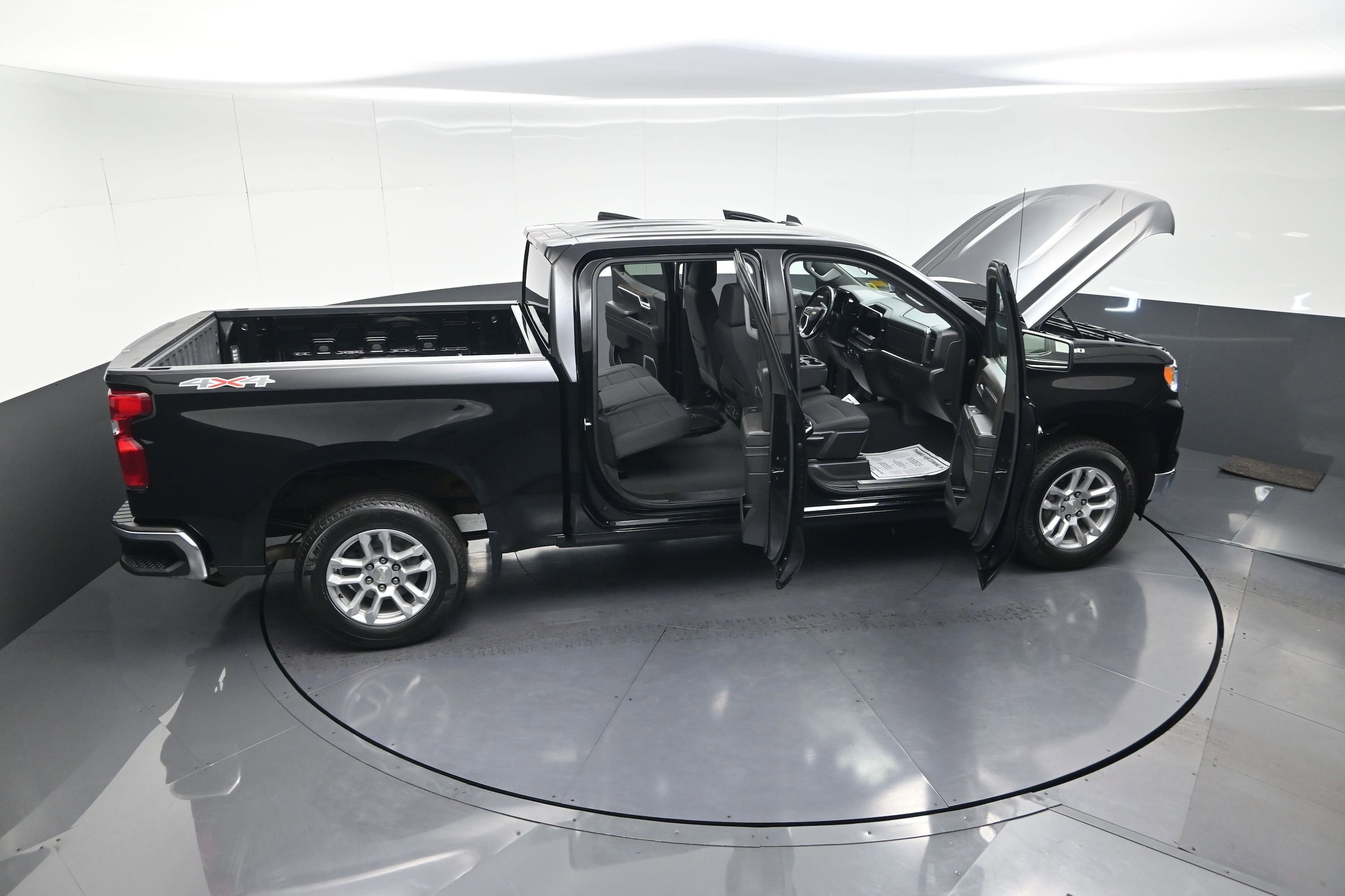 2023 Chevrolet Silverado 1500 LT - Photo 14