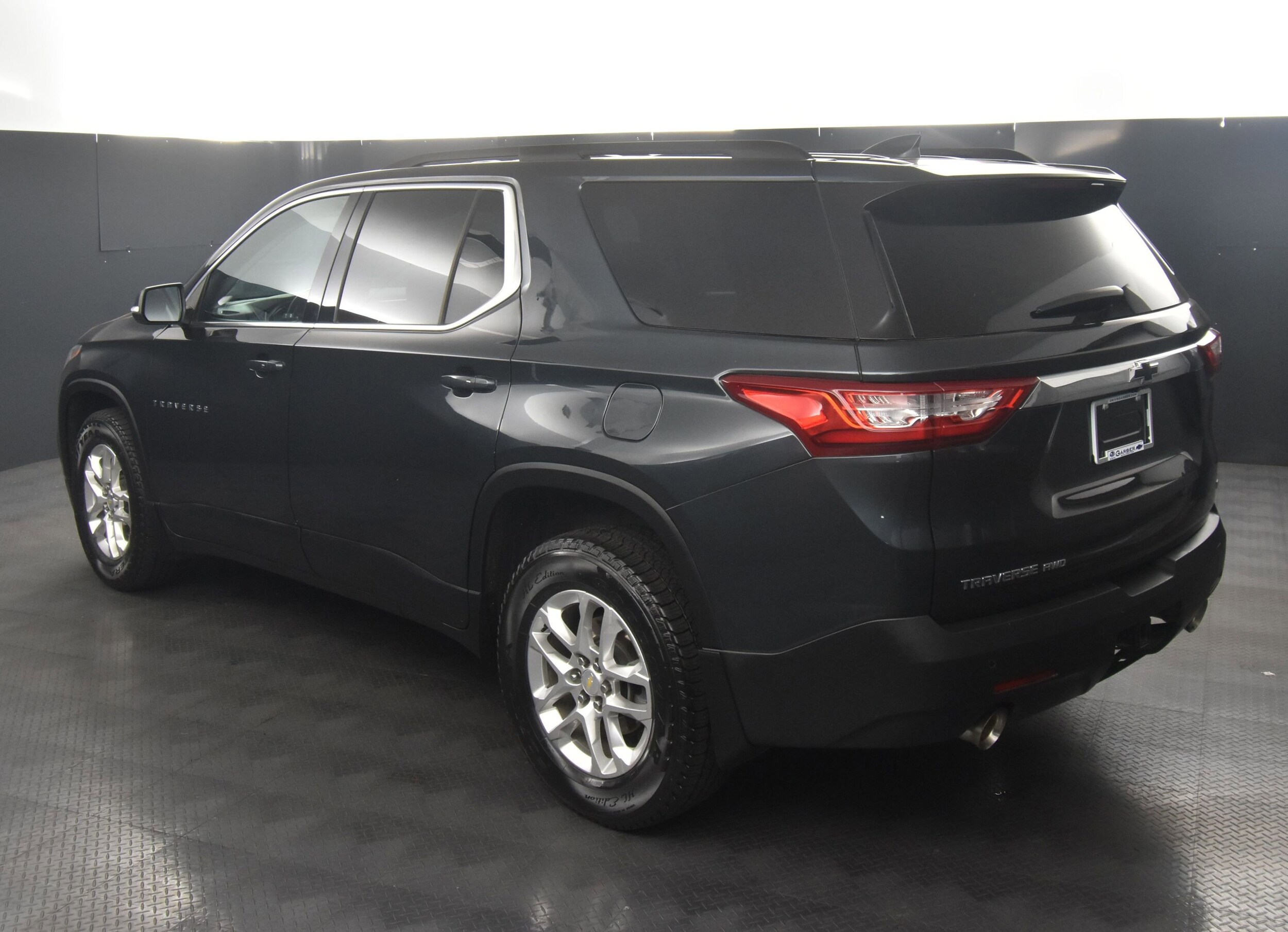 2021 Chevrolet Traverse photo 2