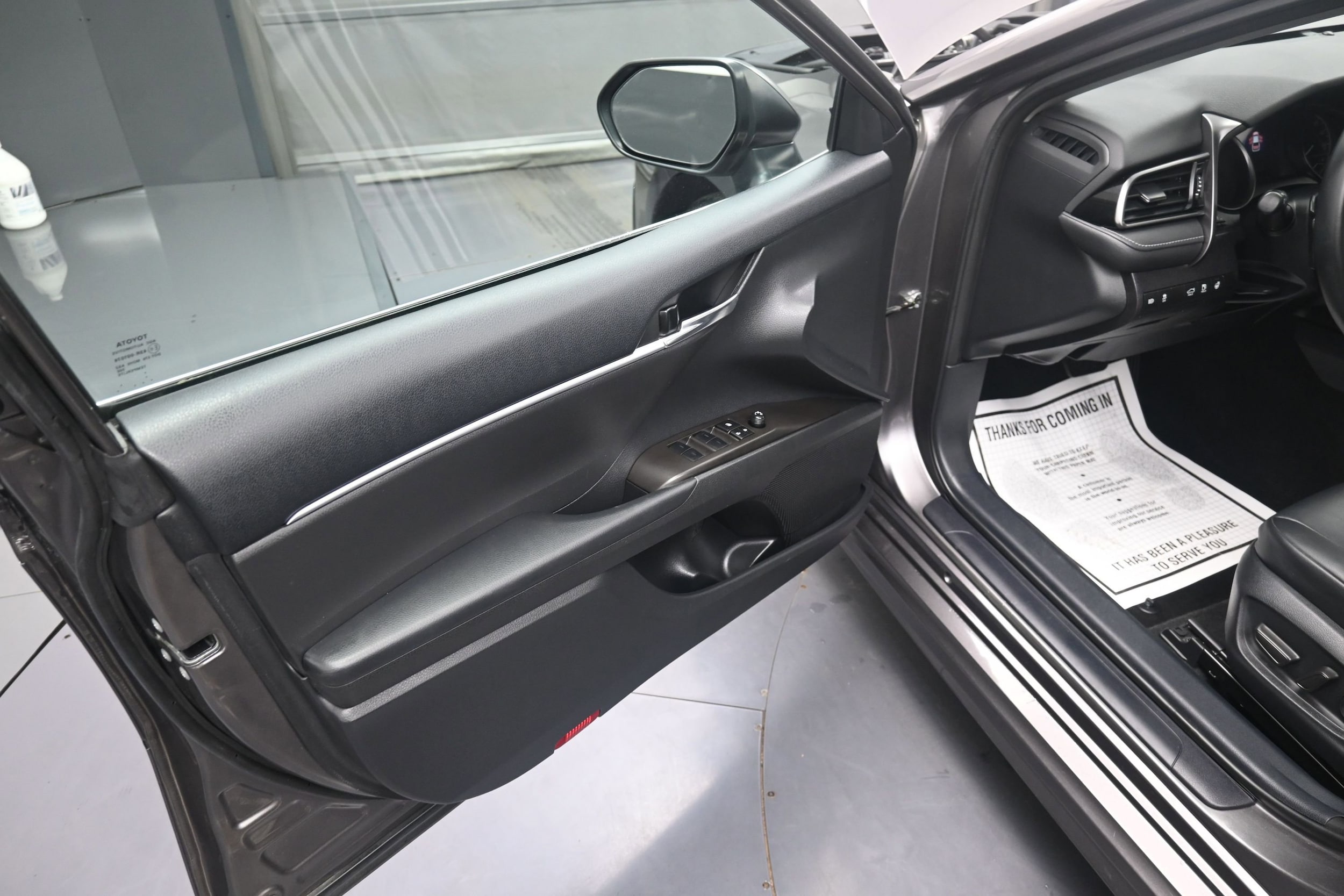 2023 Toyota Camry SE - Photo 16