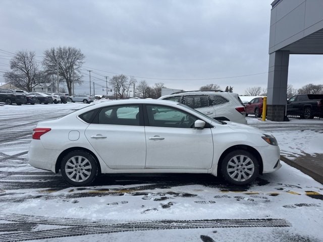 2017 Nissan Sentra S's photo