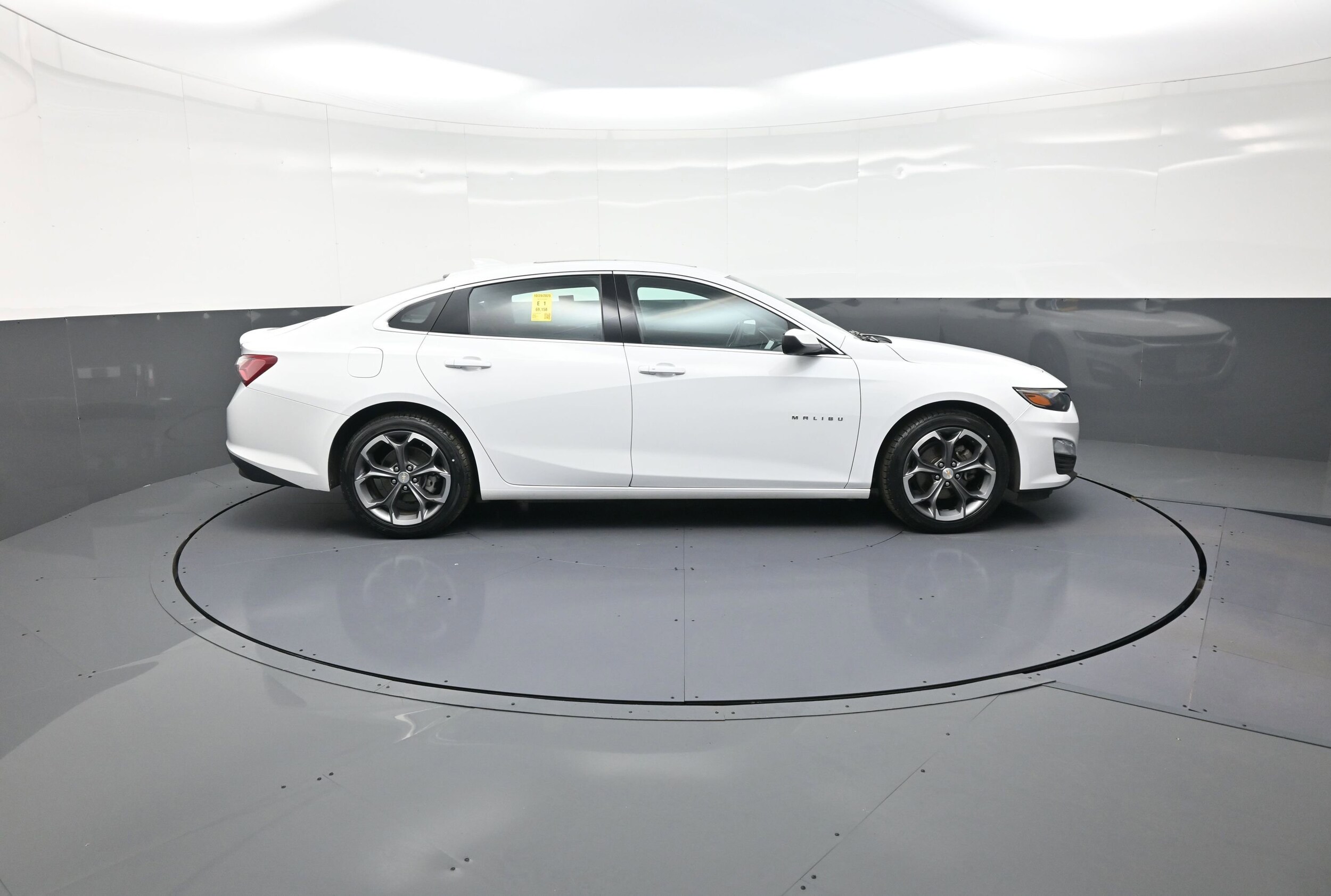 2022 Chevrolet Malibu 1LT photo 2