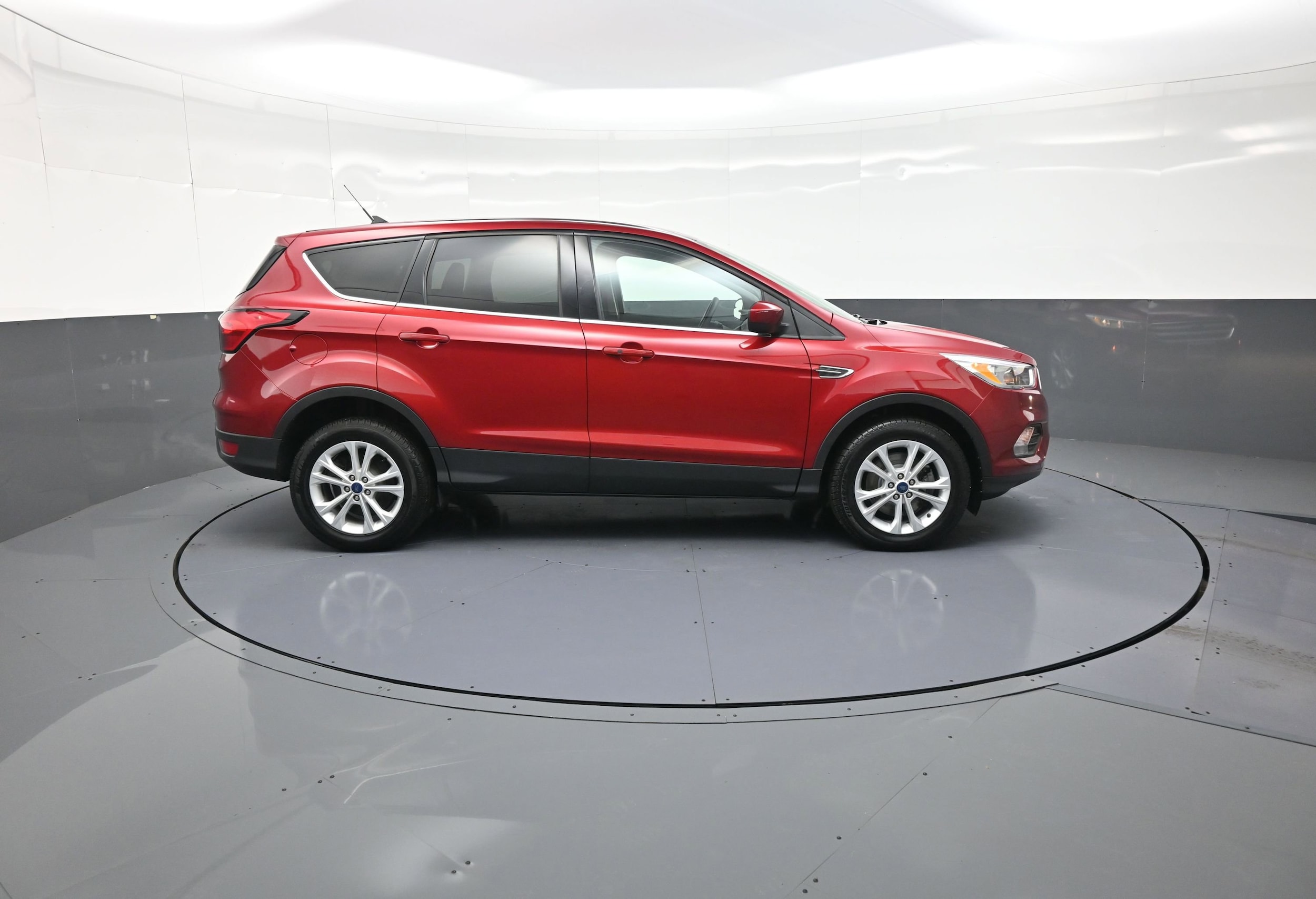 Used 2019 Ford Escape SE with VIN 1FMCU9GD2KUA66569 for sale in Webster, NY