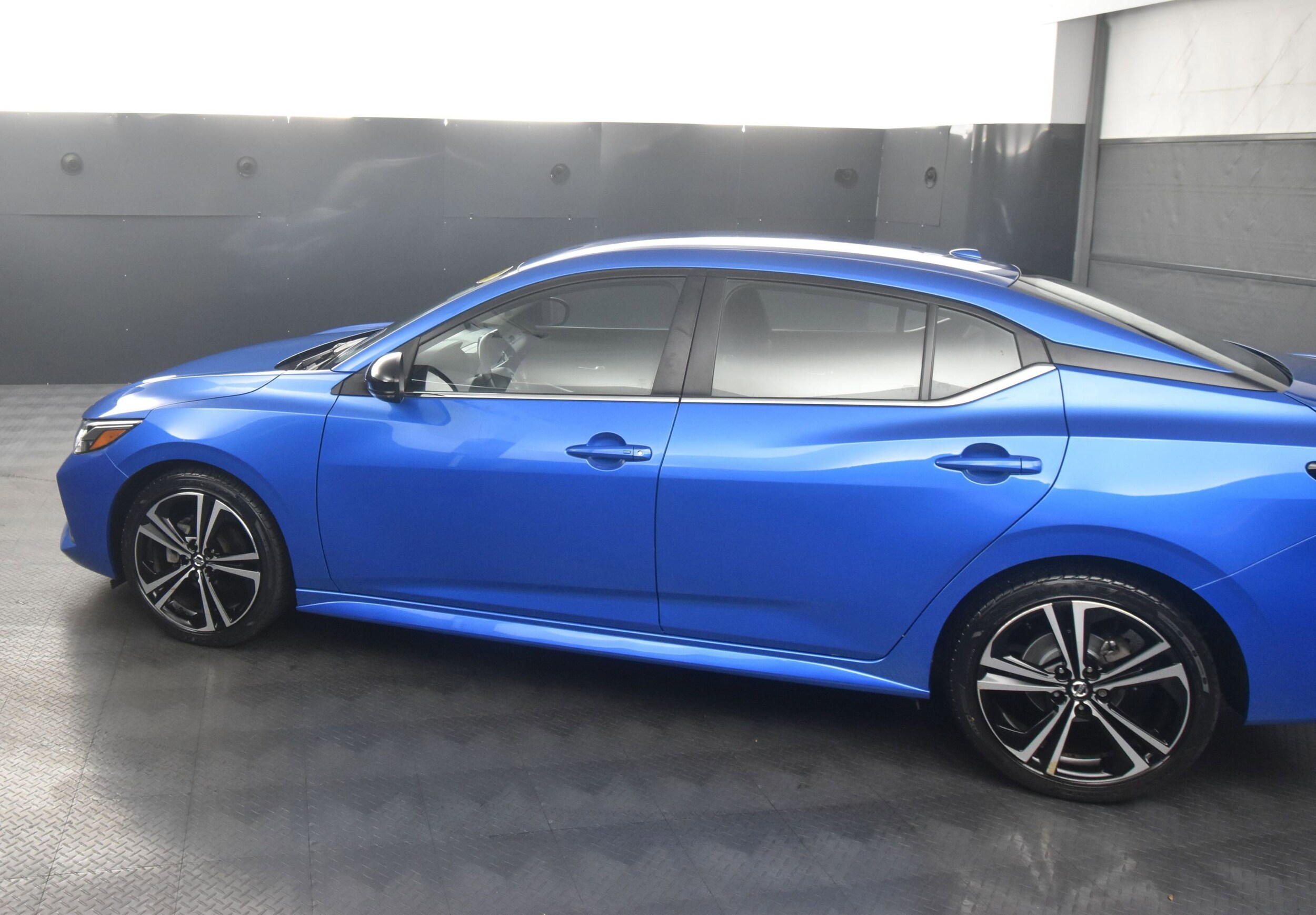 2023 Nissan Sentra SR photo 3
