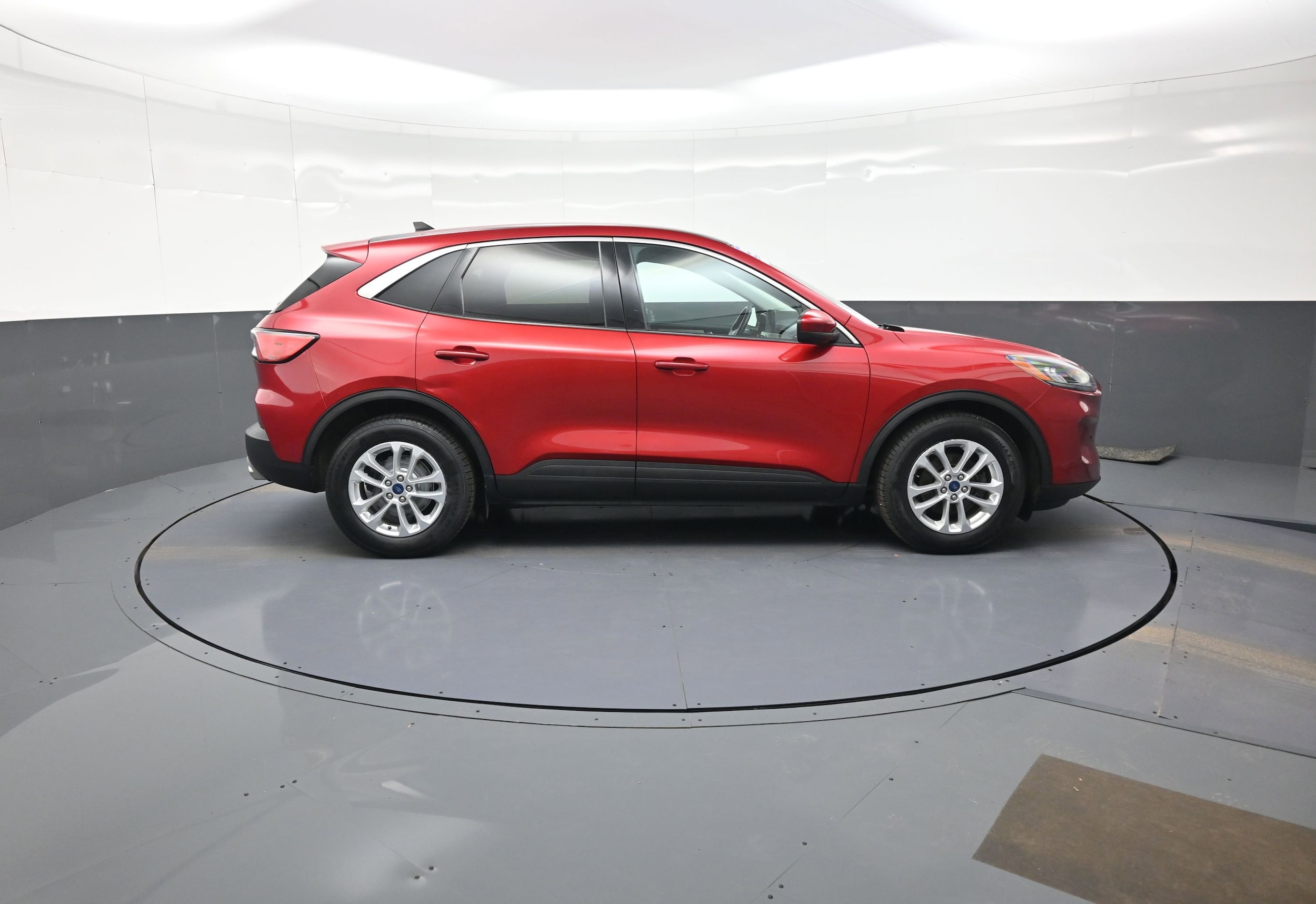 Used 2021 Ford Escape SE with VIN 1FMCU0G68MUB34129 for sale in Webster, NY