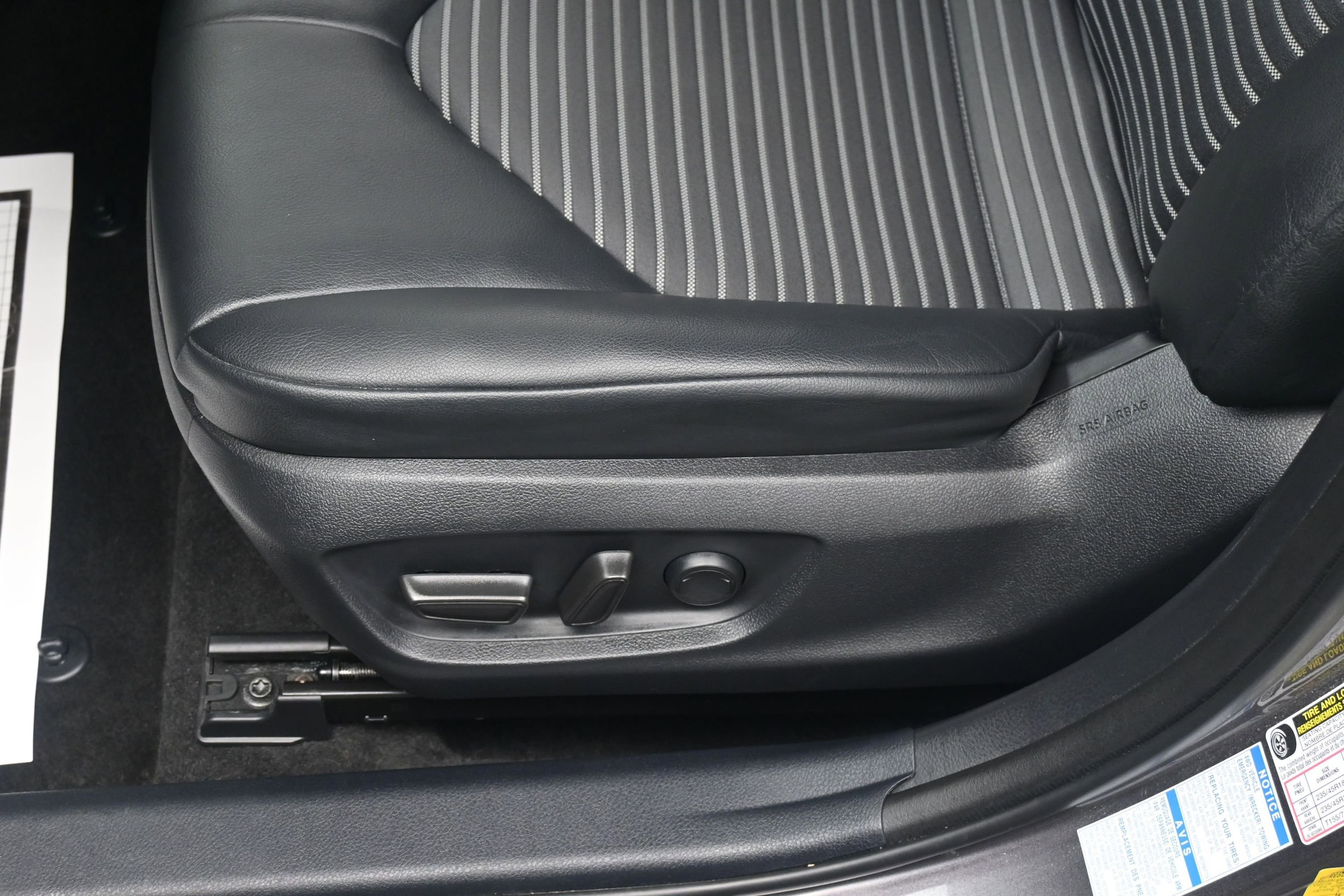 2023 Toyota Camry SE - Photo 17