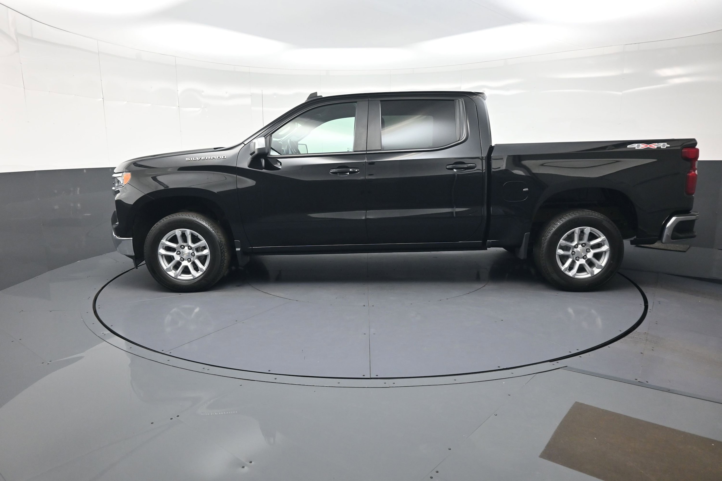 2023 Chevrolet Silverado 1500 LT - Photo 6