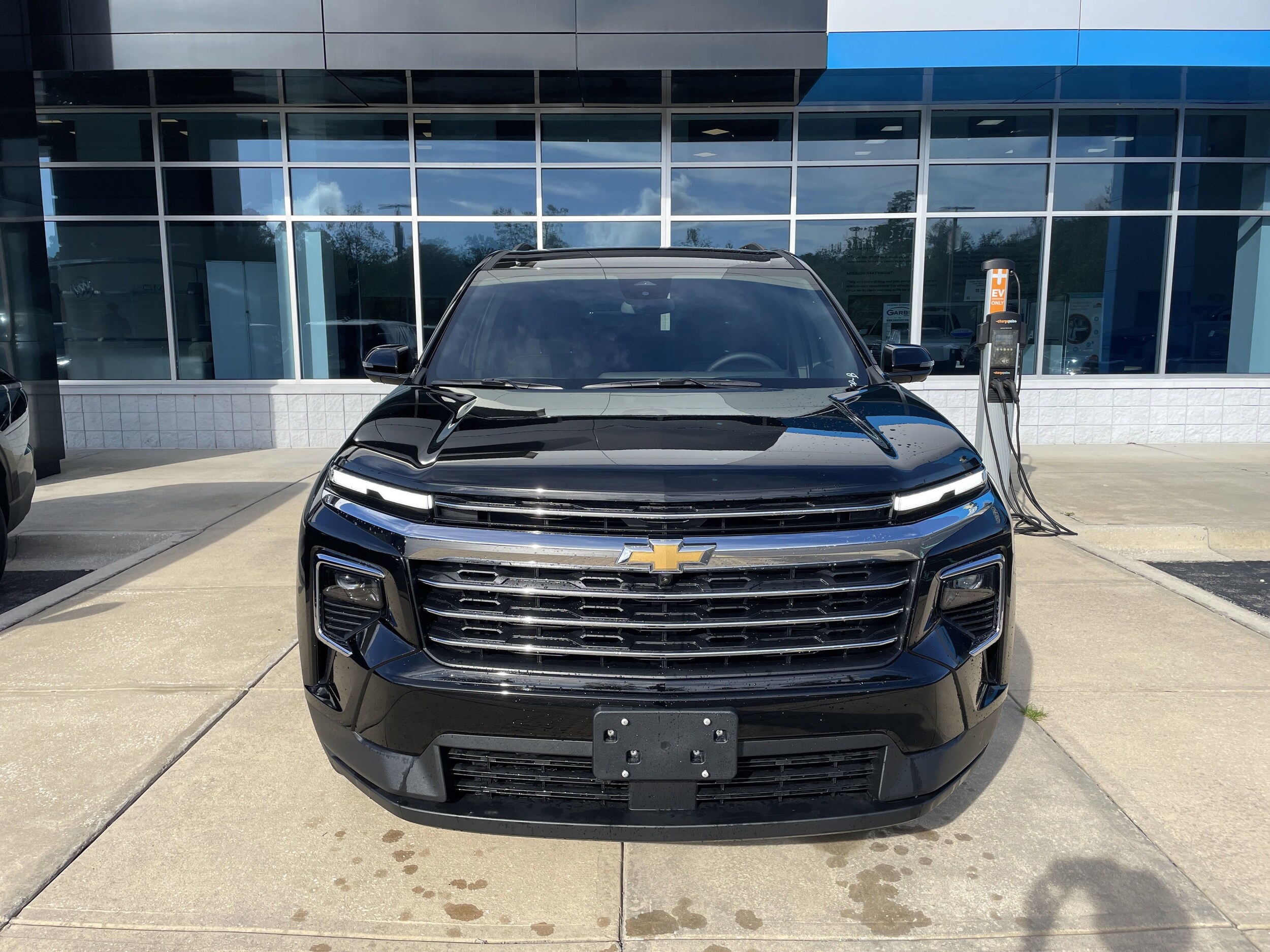 2025 Chevrolet Traverse photo 2