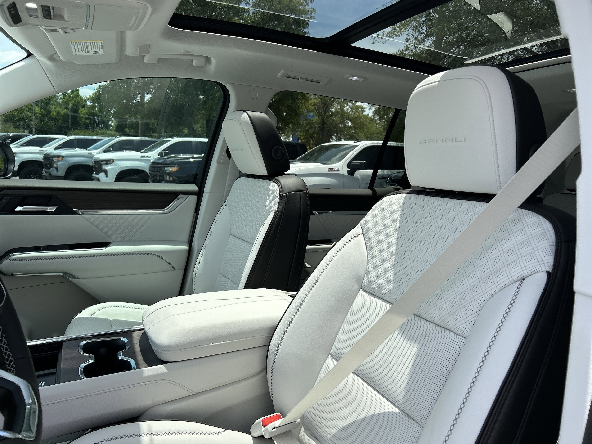 2026 GMC Acadia Denali - Photo 15
