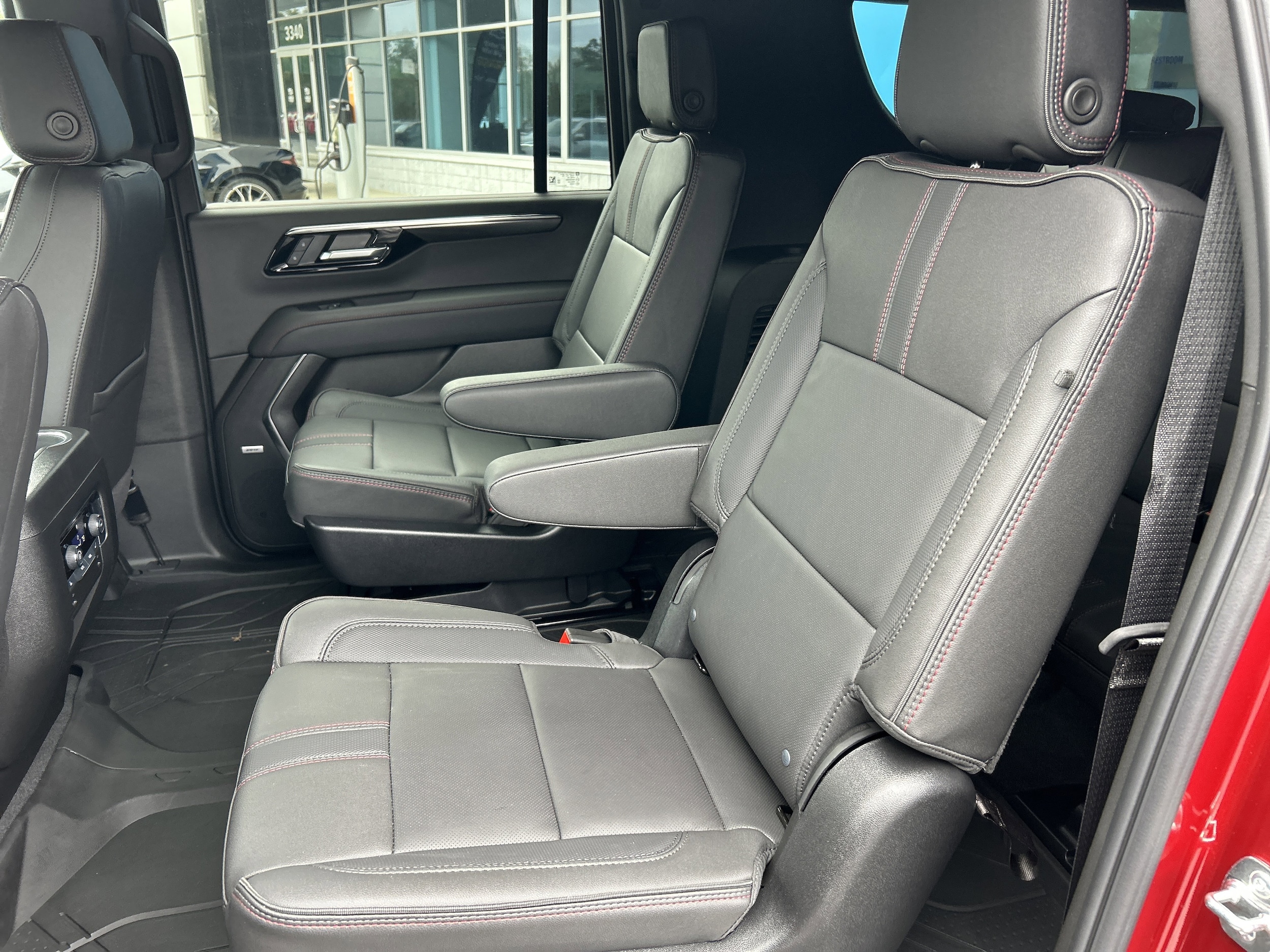 2025 Chevrolet Suburban RST - Photo 58