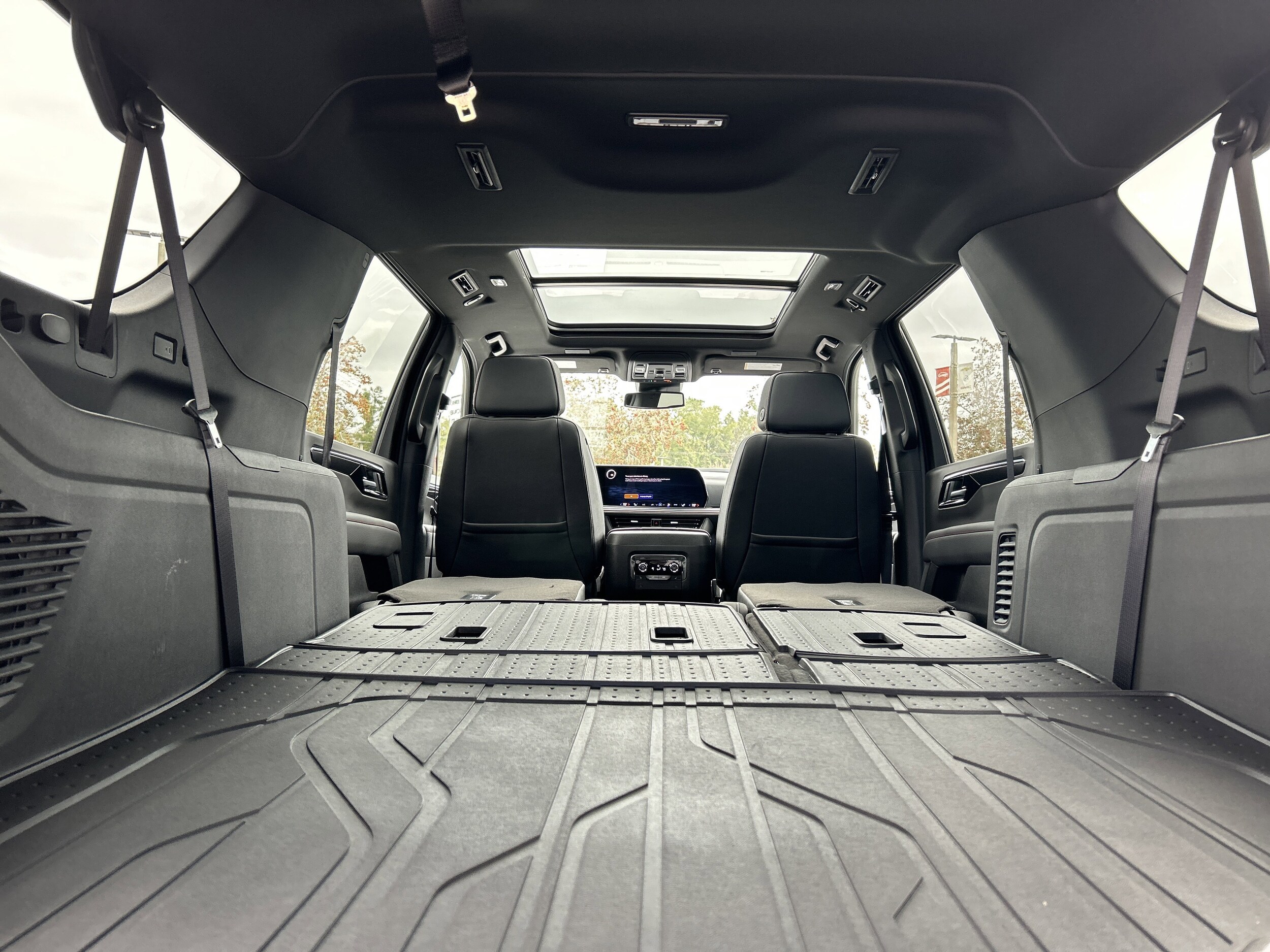 2025 Chevrolet Suburban RST - Photo 13