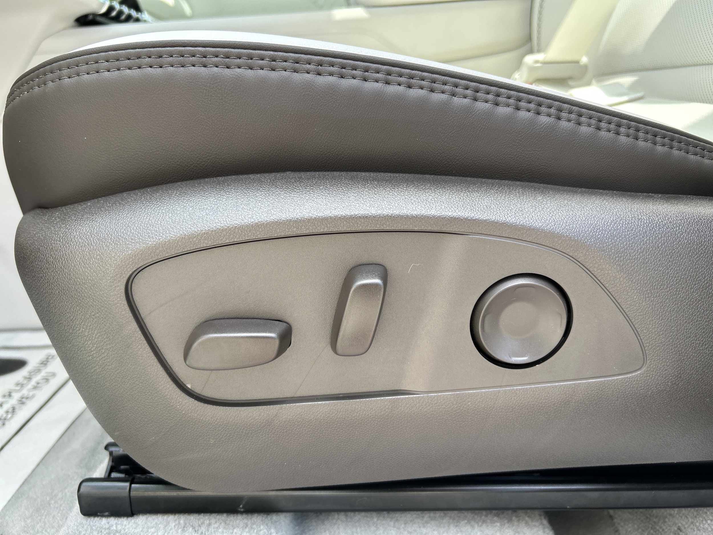 2026 GMC Acadia Denali - Photo 17