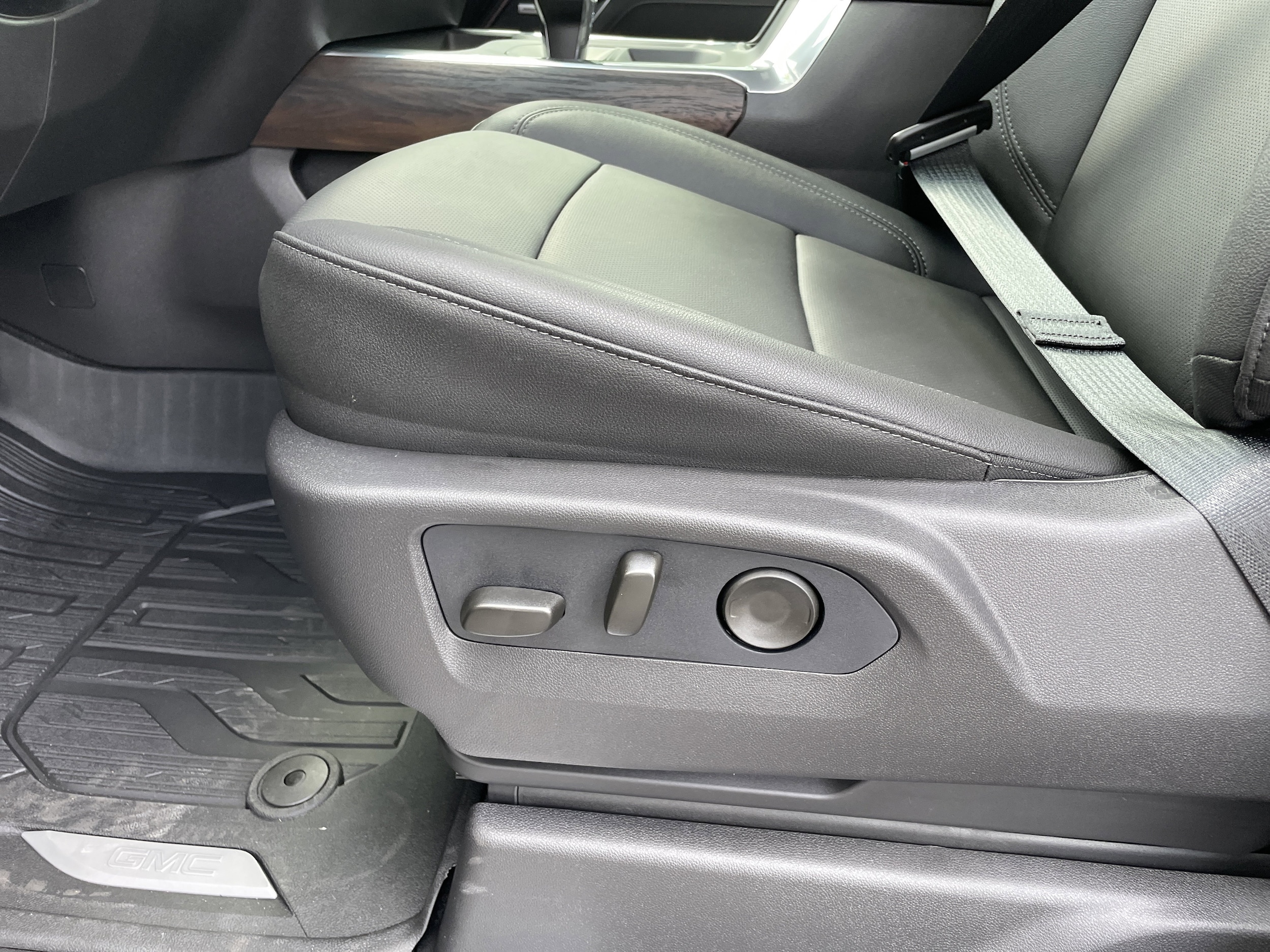 2026 GMC Sierra 1500 SLT - Photo 13