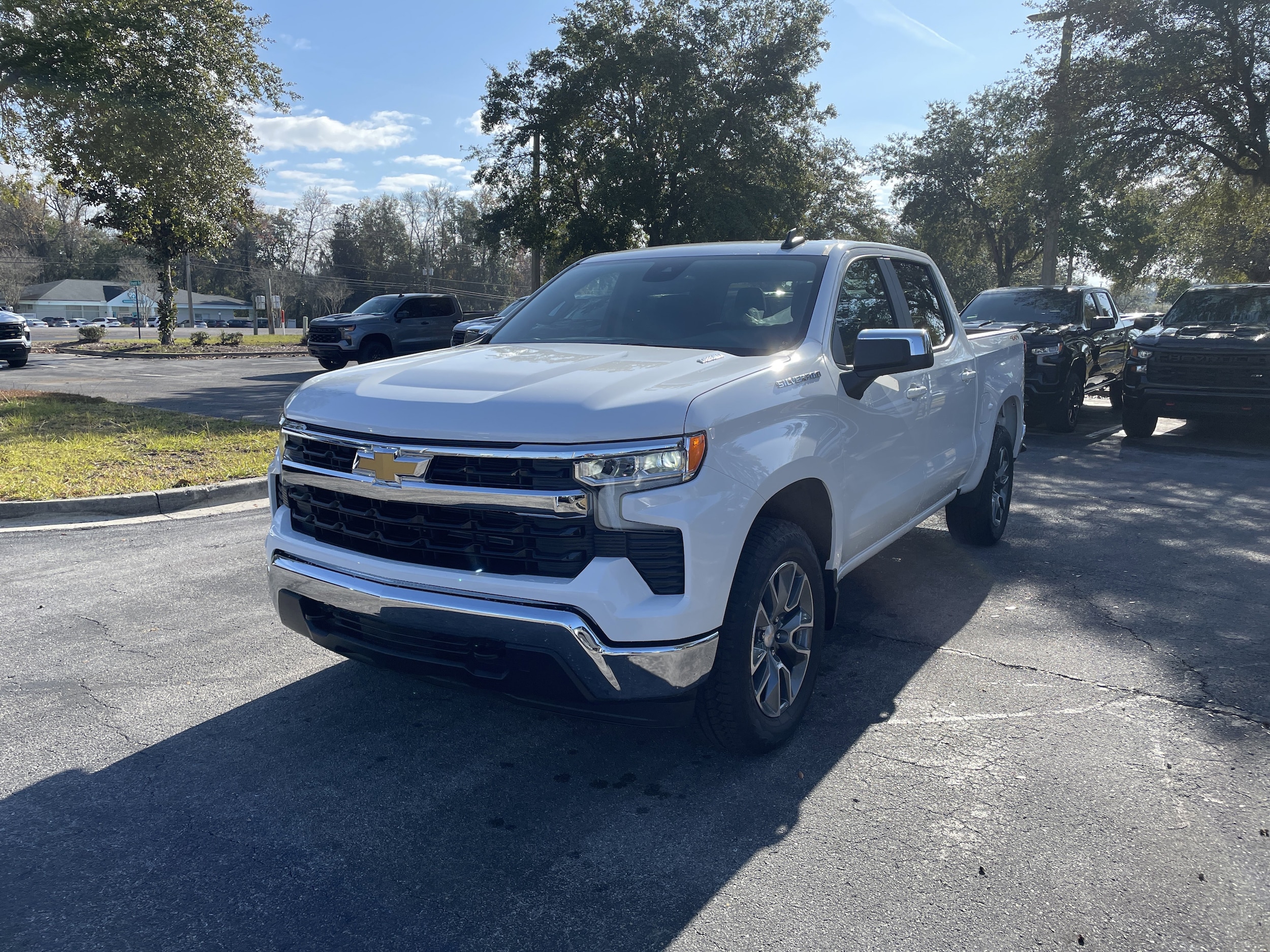 2025 Chevrolet Silverado 1500 LT - Photo 3