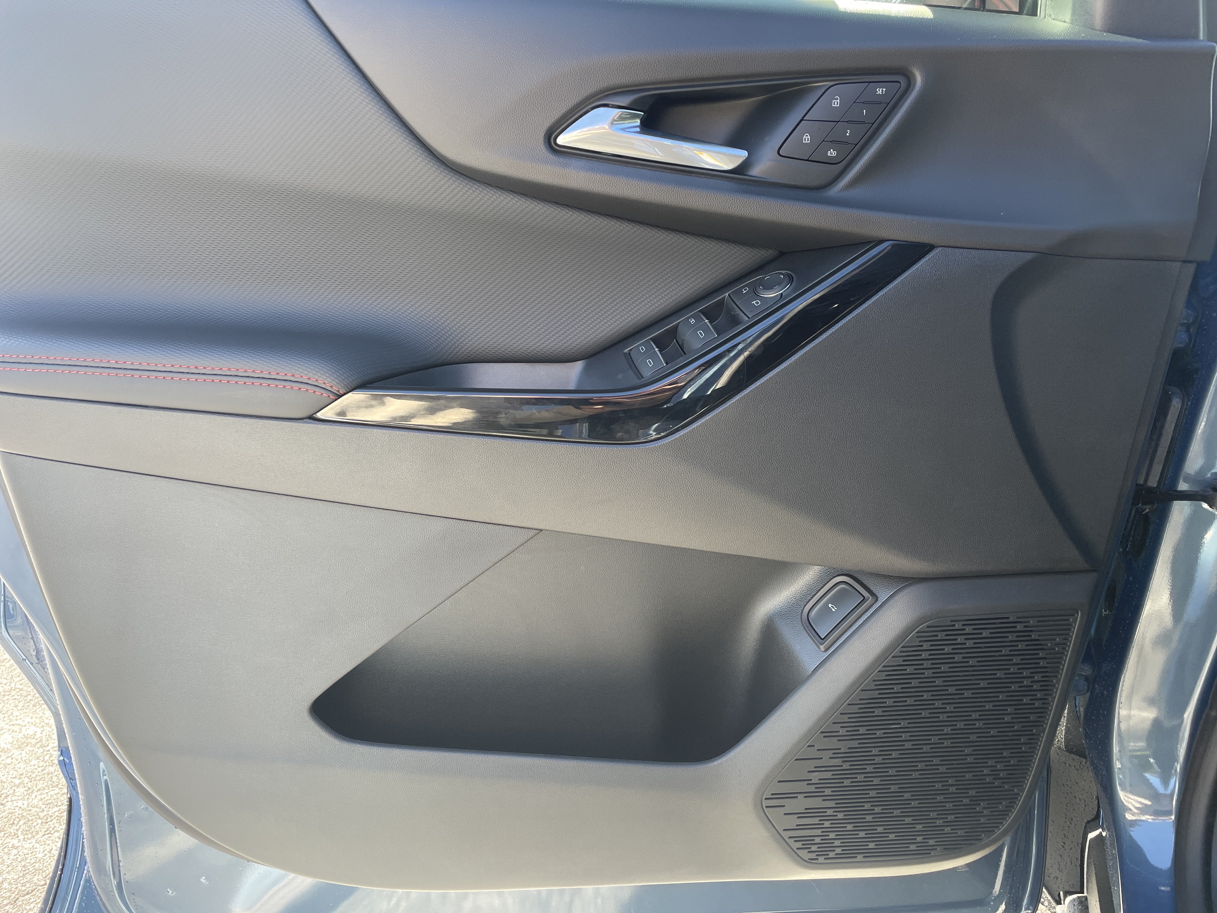 2027 Chevrolet Equinox RS - Photo 11