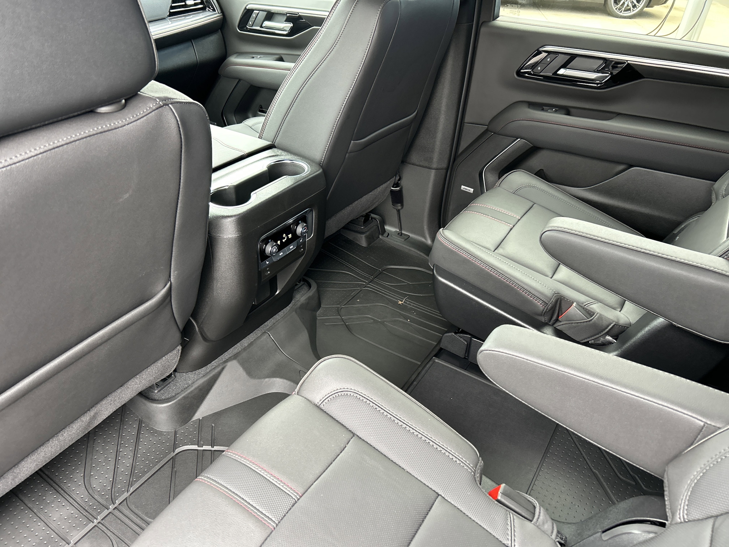 2025 Chevrolet Suburban RST - Photo 59