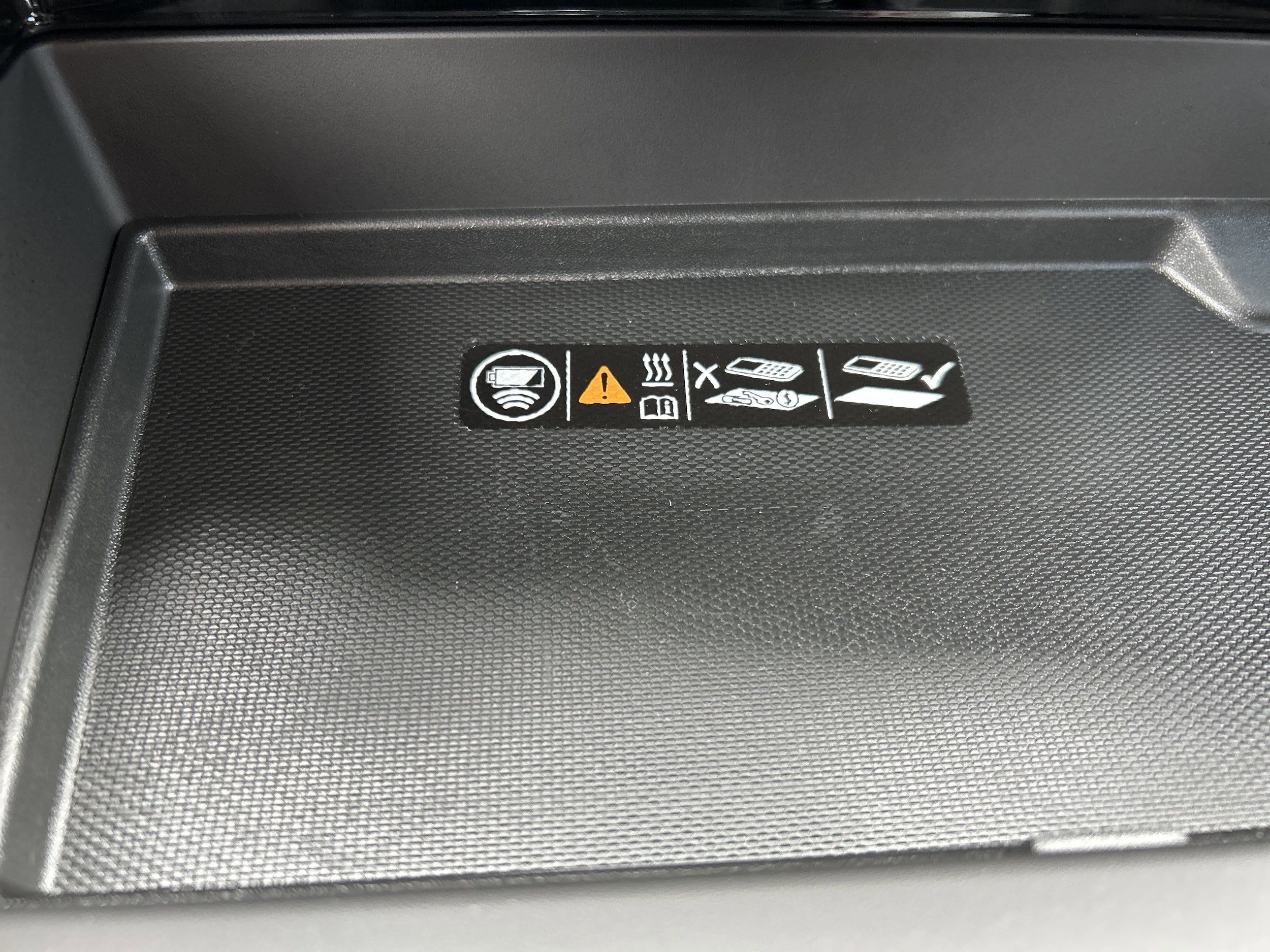 2025 Chevrolet Suburban RST - Photo 39
