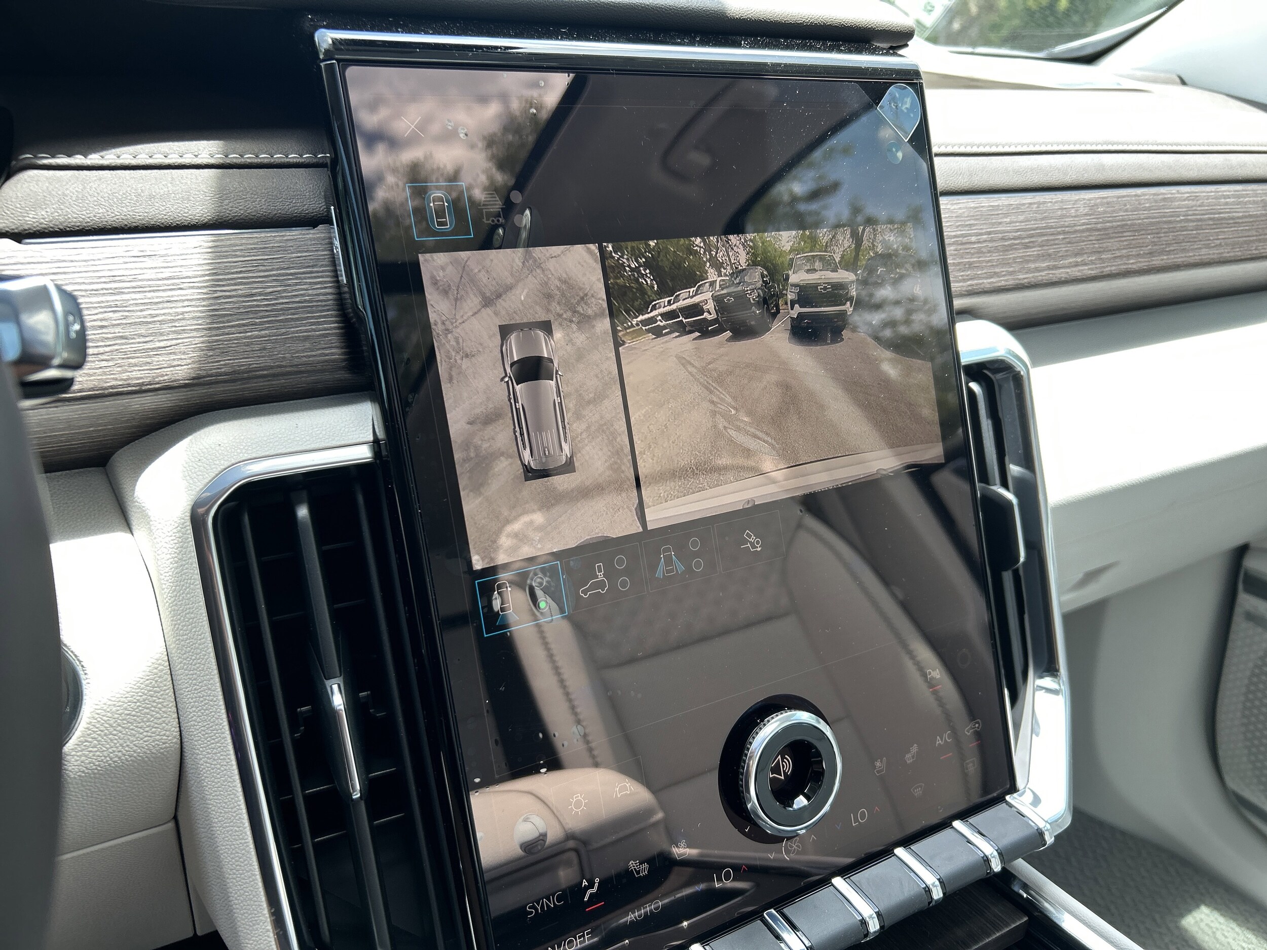 2026 GMC Acadia Denali - Photo 30