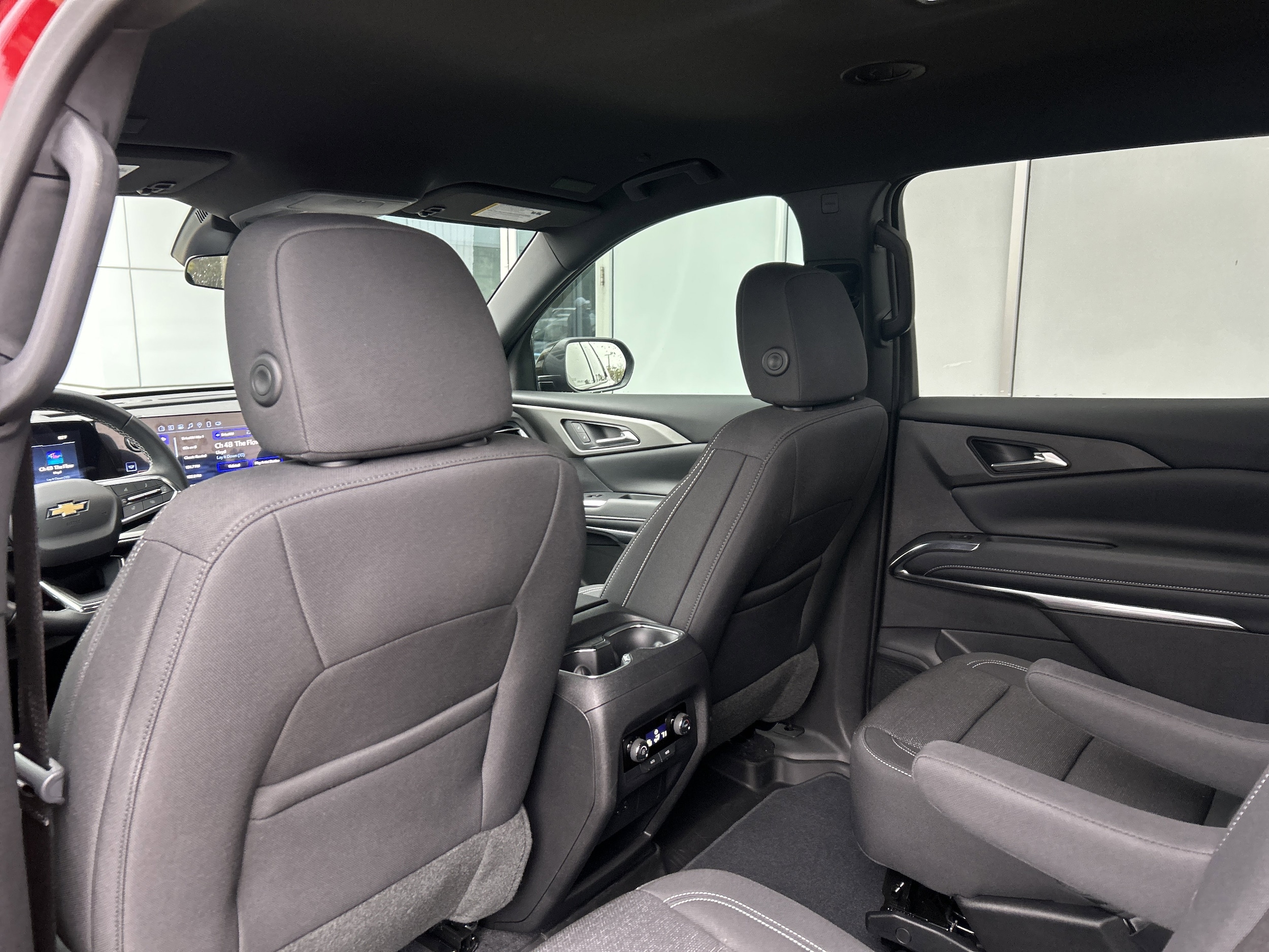 2025 Chevrolet Traverse LT - Photo 32