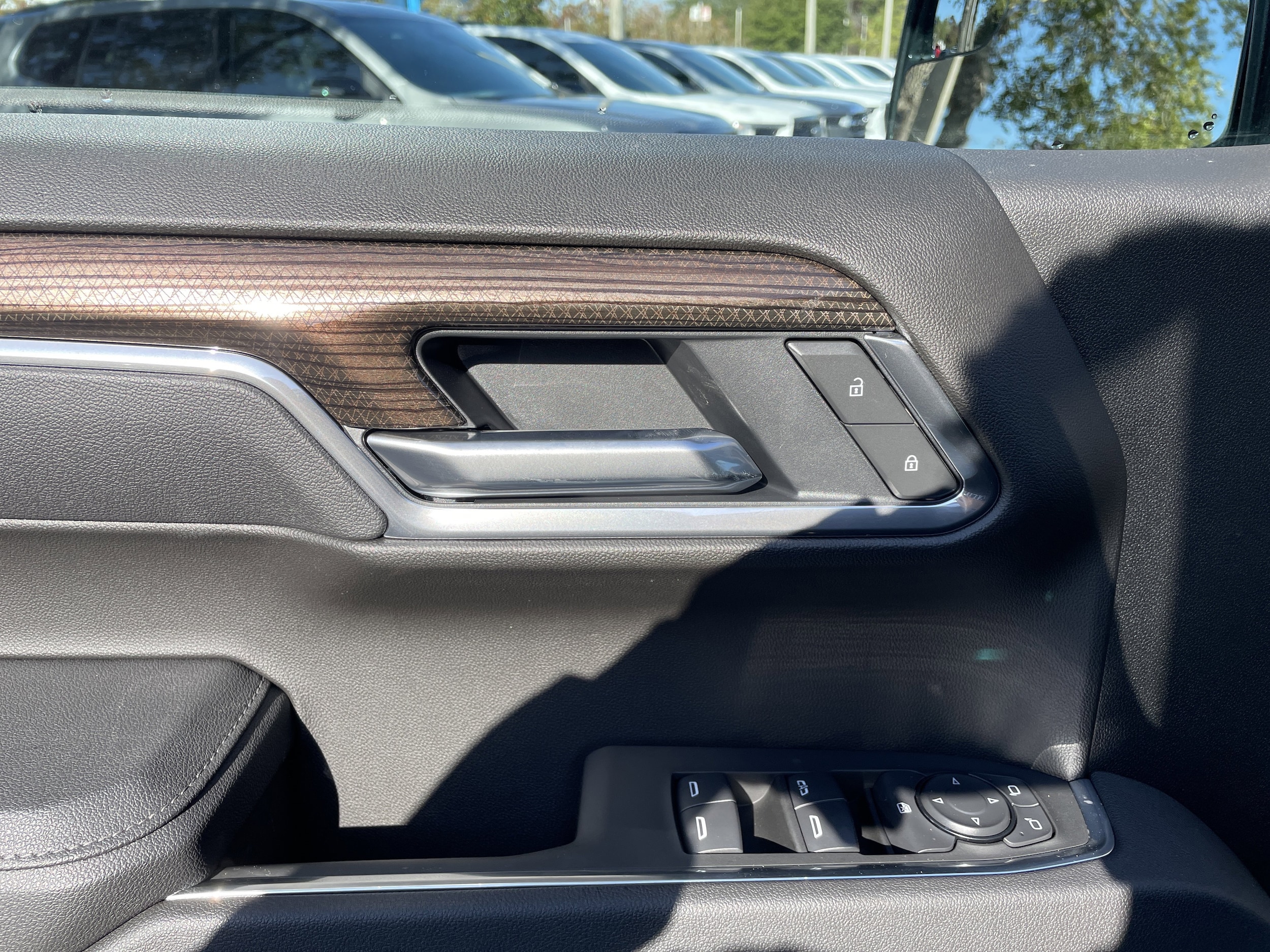 2025 Chevrolet Silverado 1500 LT - Photo 9