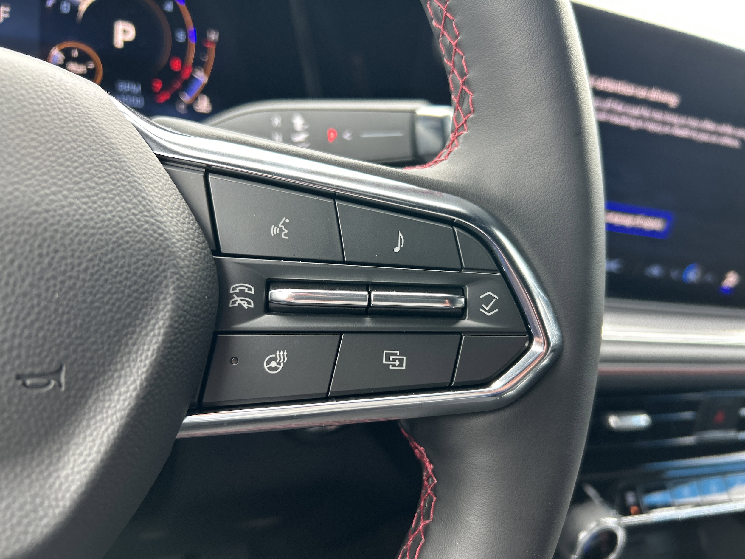 2025 Chevrolet Suburban RST - Photo 35