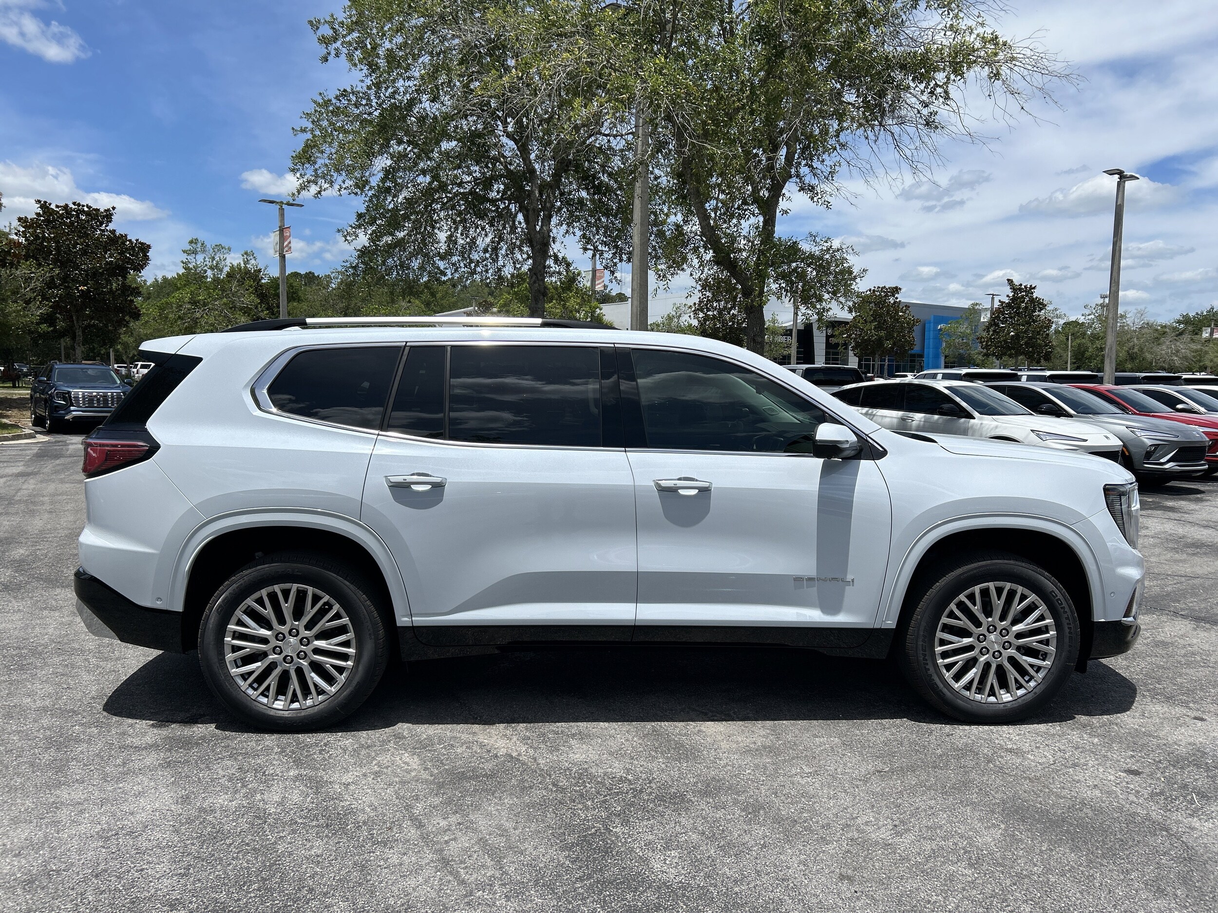 2026 GMC Acadia Denali - Photo 8