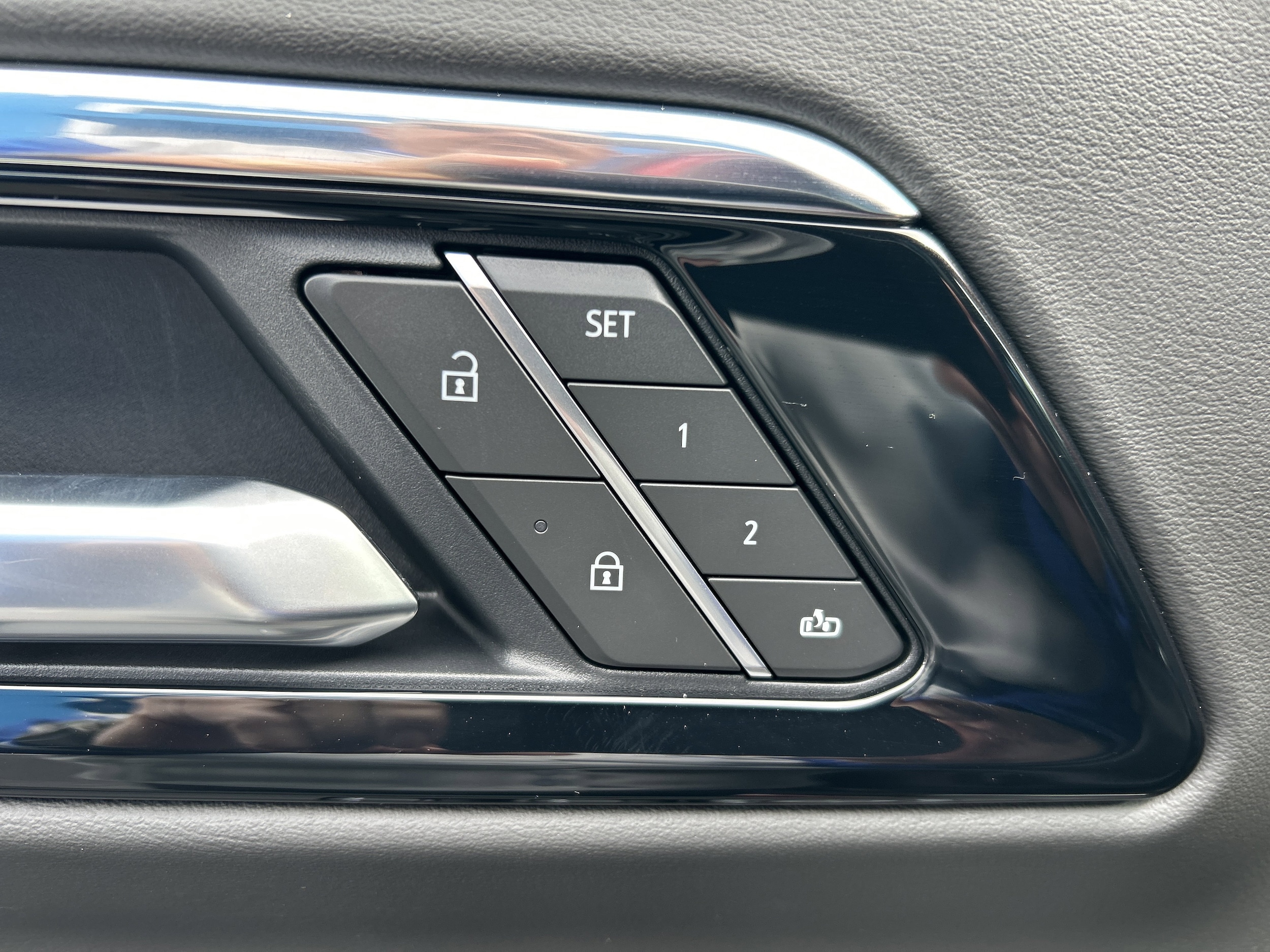 2025 Chevrolet Suburban RST - Photo 23